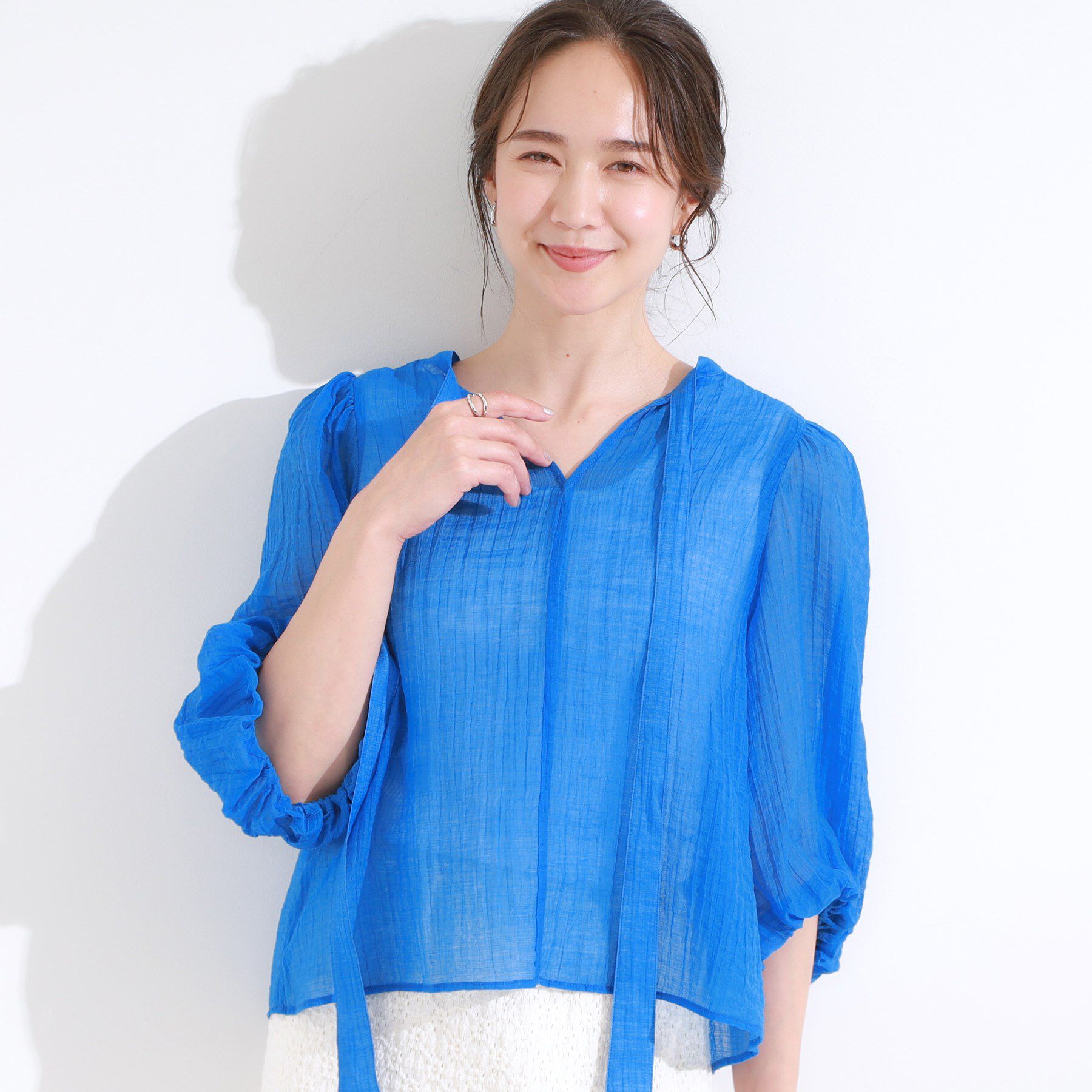 SHOO･LA･RUE「【S-LL/前後2WAY】バルーンスリーブが華やか こなれ見えシアーブラウス」|シャツ・ブラウス|ブルー(093)