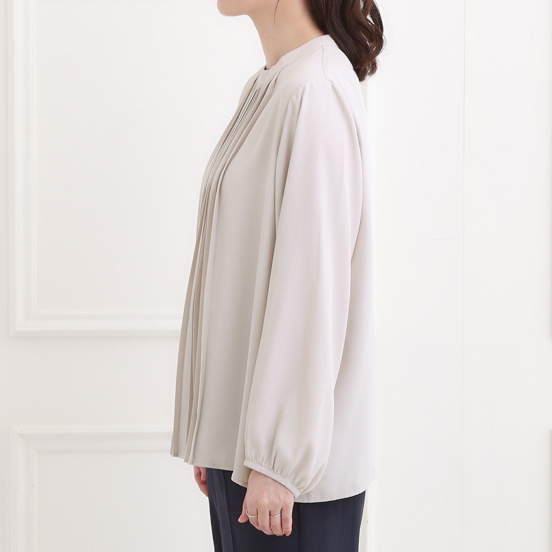 SHOO･LA･RUE「【洗濯機可/S-3L】大人上品な フロントプリーツブラウス」|シャツ・ブラウス|