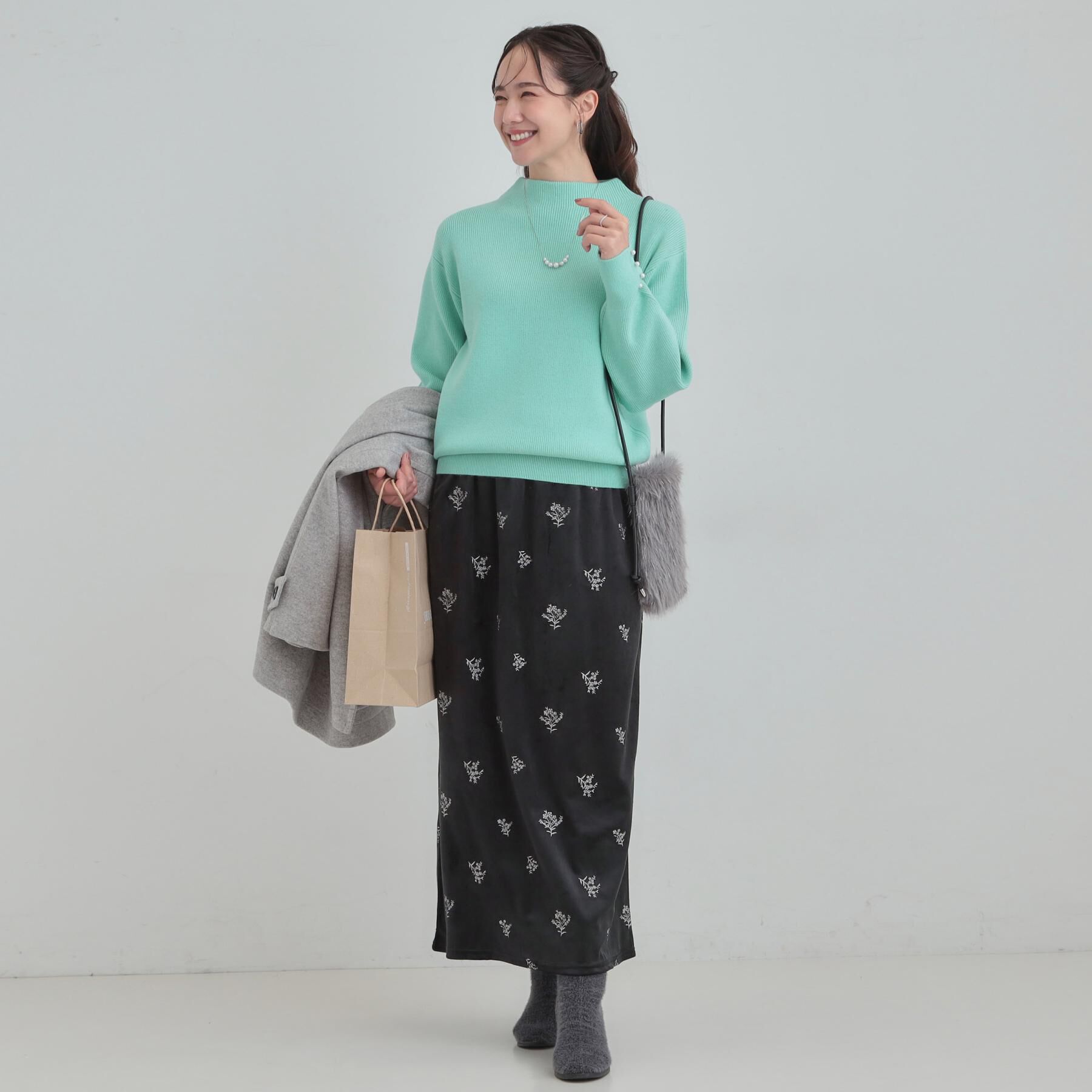 SHOO･LA･RUE「【洗濯機可/毛玉になりにくい】お袖パールで上品な ハイネックニット」|ニット・セーター|