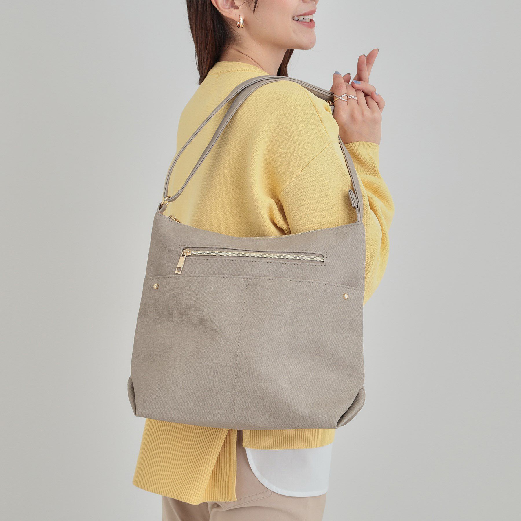 SHOO･LA･RUE「フロントWポケットショルダーバッグ」|ショルダー・メッセンジャー|グレー(012)