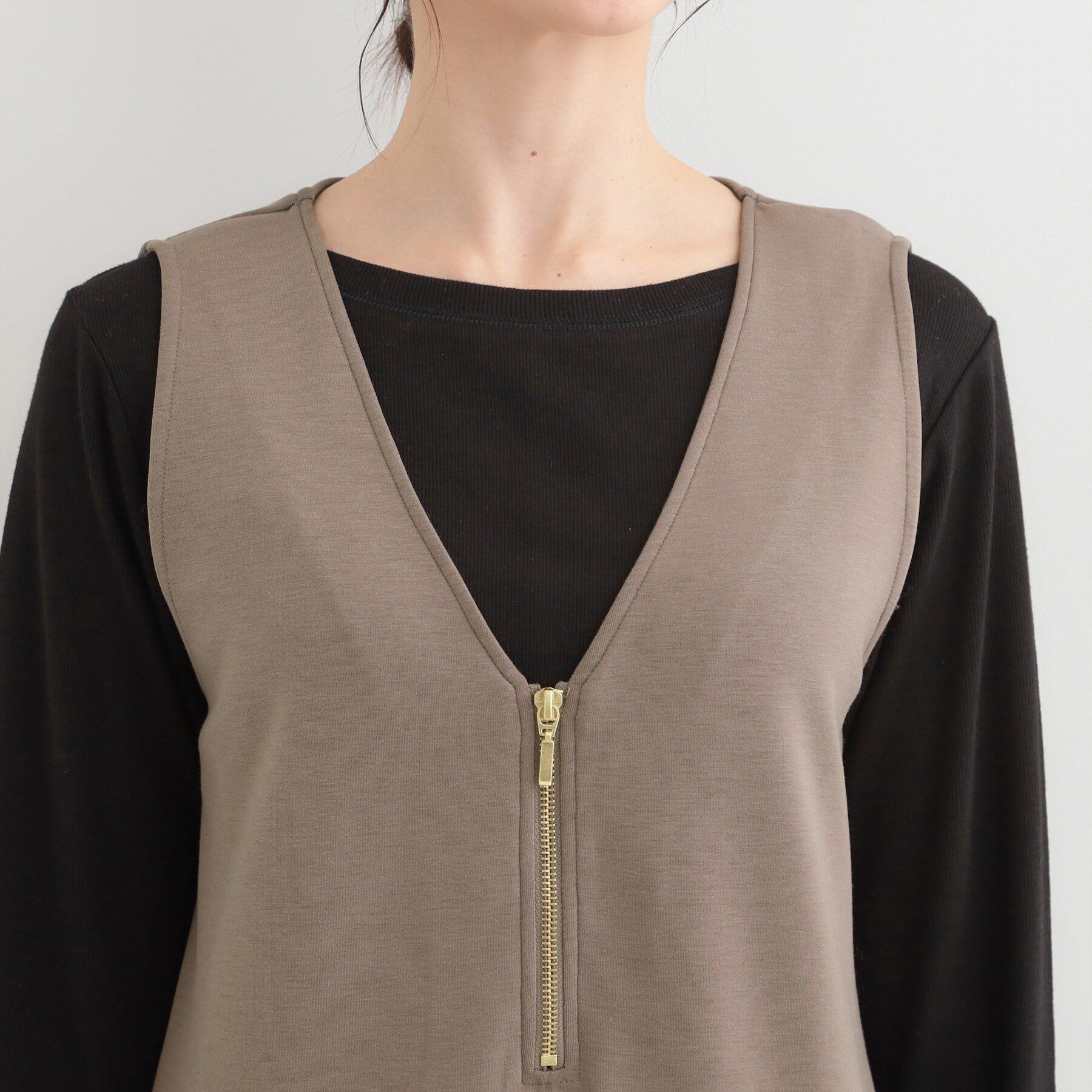 SHOO･LA･RUE「なめらかダンボールハーフジップ Vネックジャンパースカート」|ワンピース|