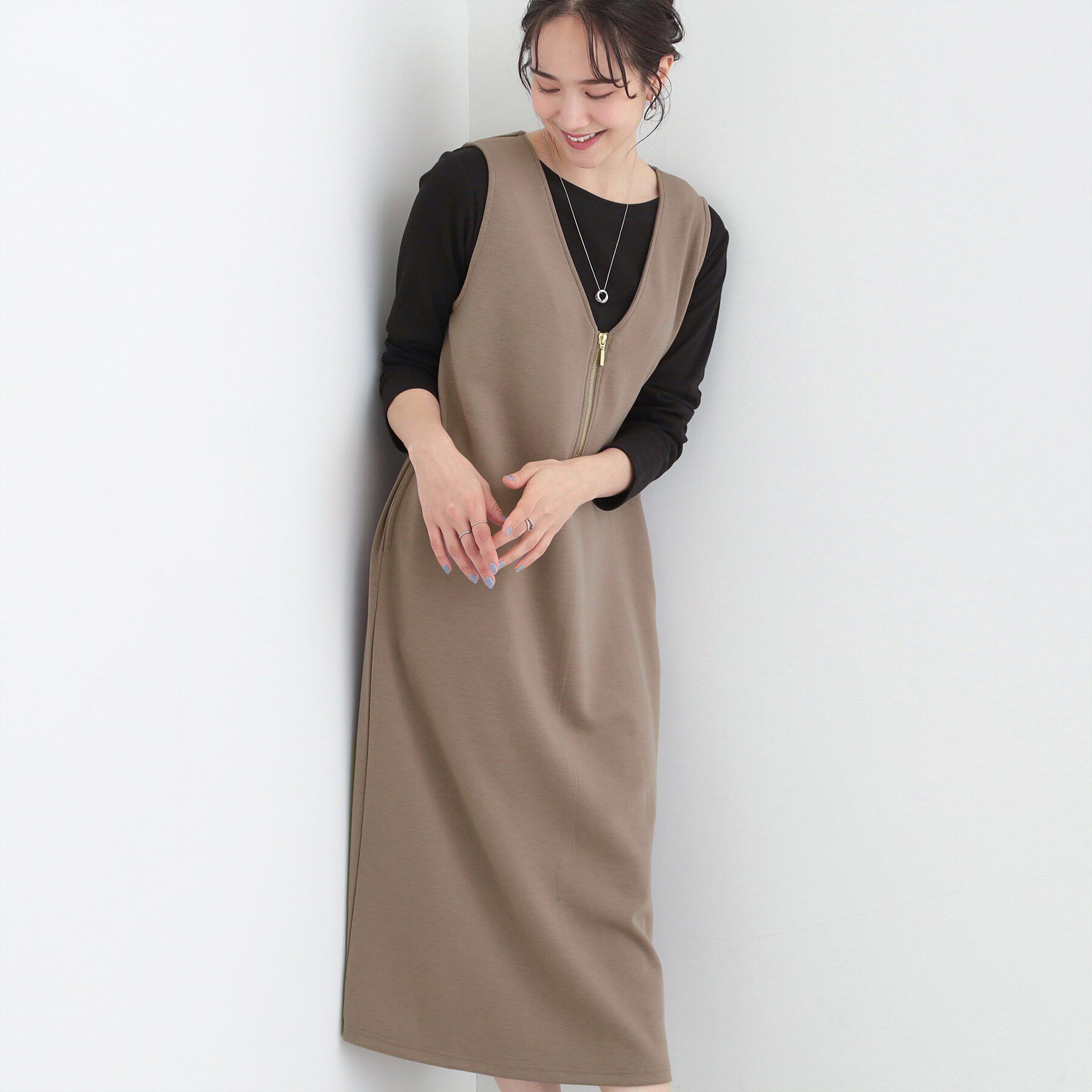 SHOO･LA･RUE「なめらかダンボールハーフジップ Vネックジャンパースカート」|ワンピース|ブラウン(043)