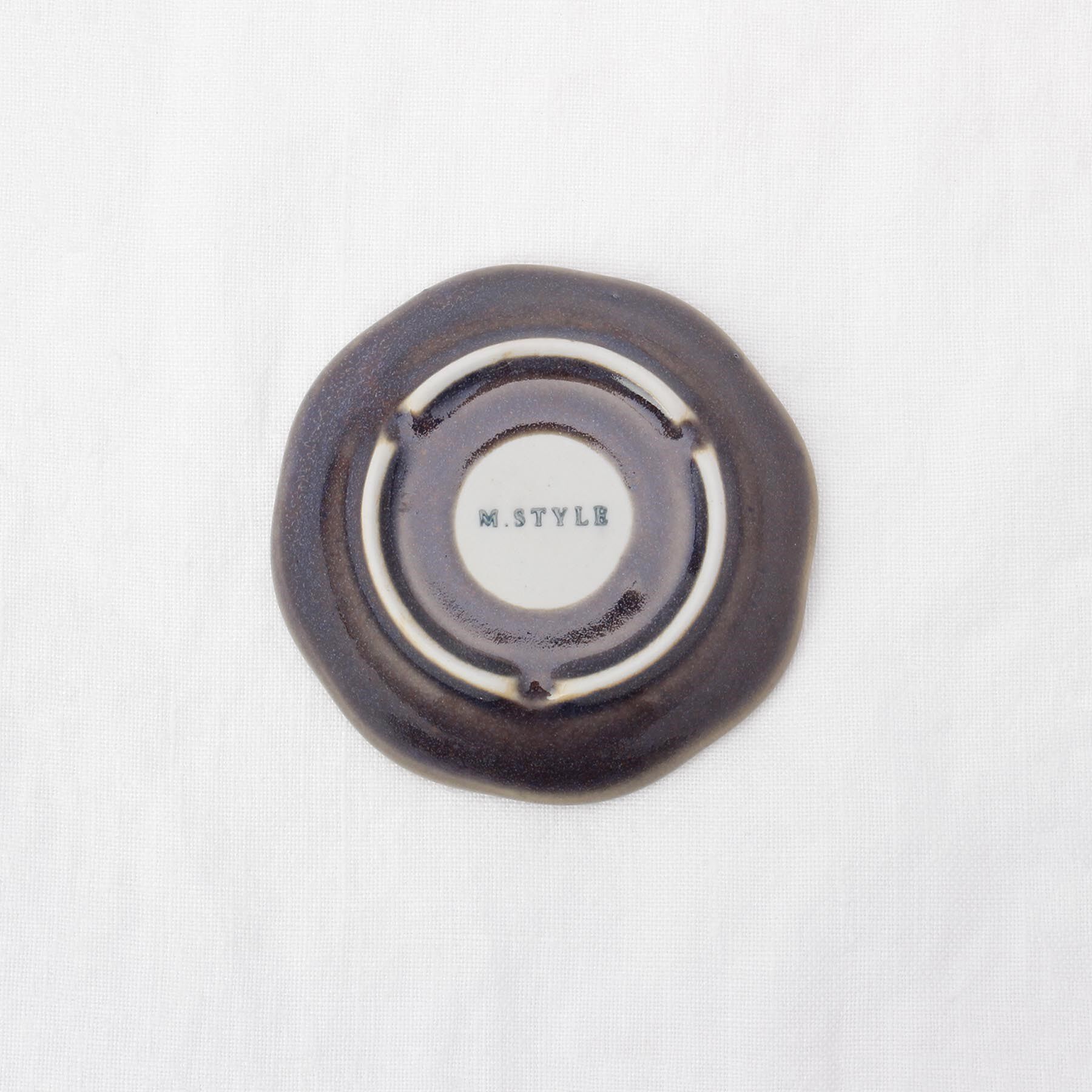 212 KITCHEN STORE「ケイプ 梅形豆皿 レーズンブラウン」|食器・キッチングッズ|