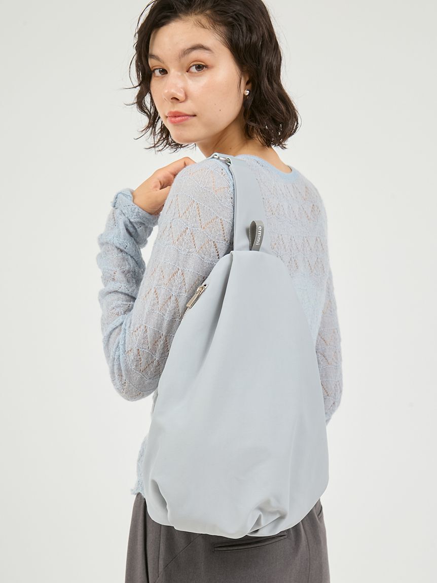 emmi atelier「撥水 クロスボディショルダーバッグ」|ショルダー・メッセンジャー|LBLU