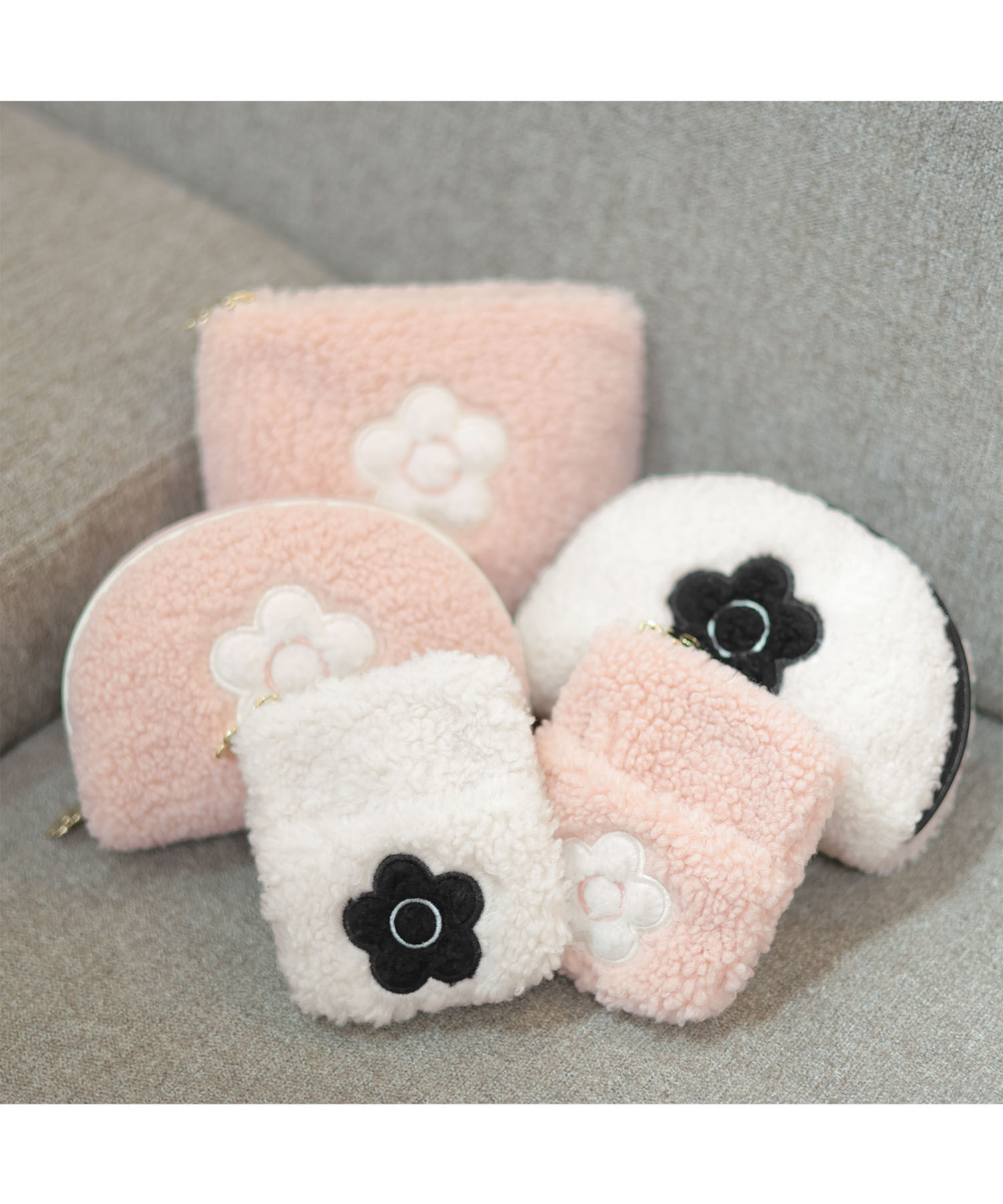 MARY QUANT「デイジーボア ラウンドポーチ」|ポーチ|