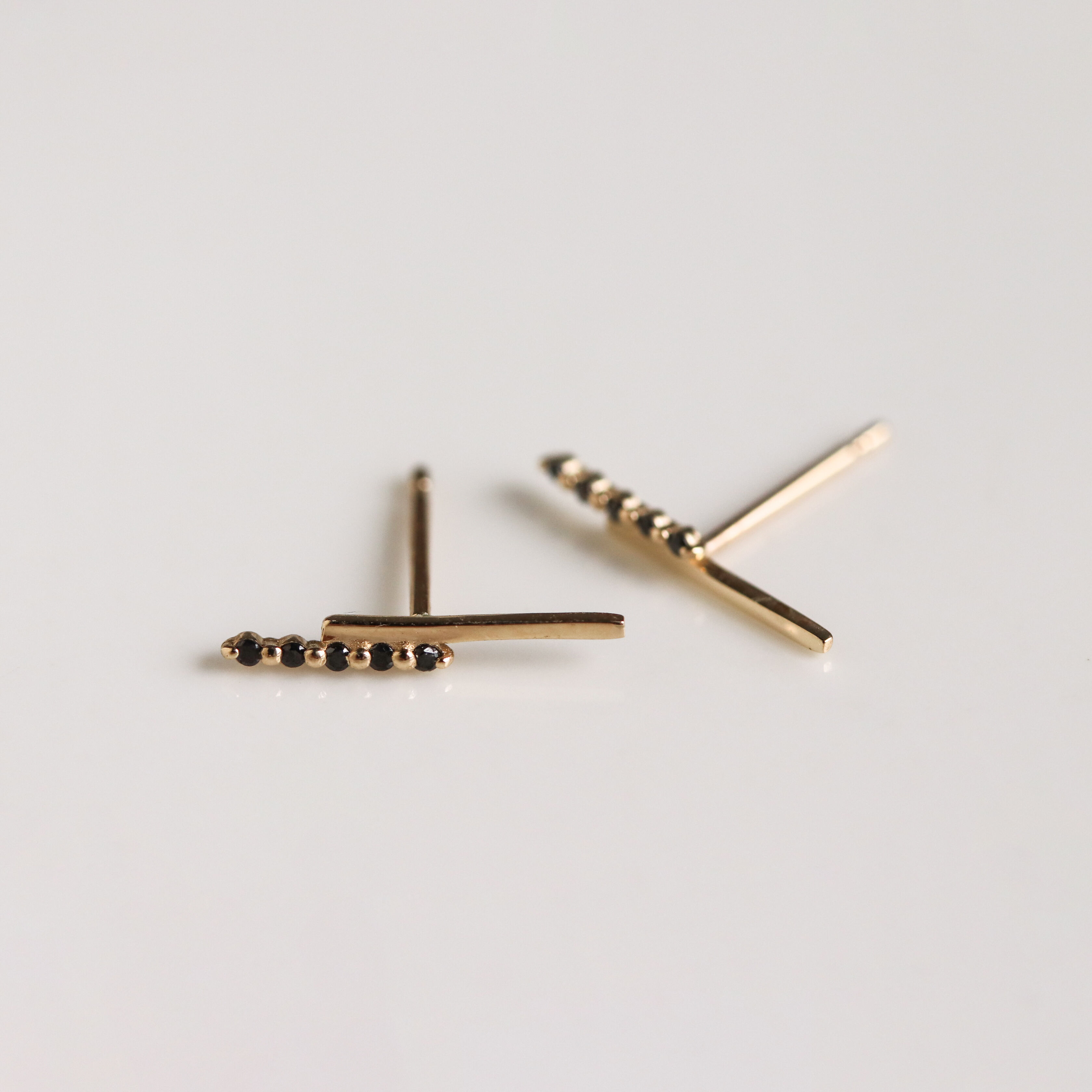  「ブラックダイヤモンド ピアス | K10YG〈WINTER COLLECTION〉」|ピアス|