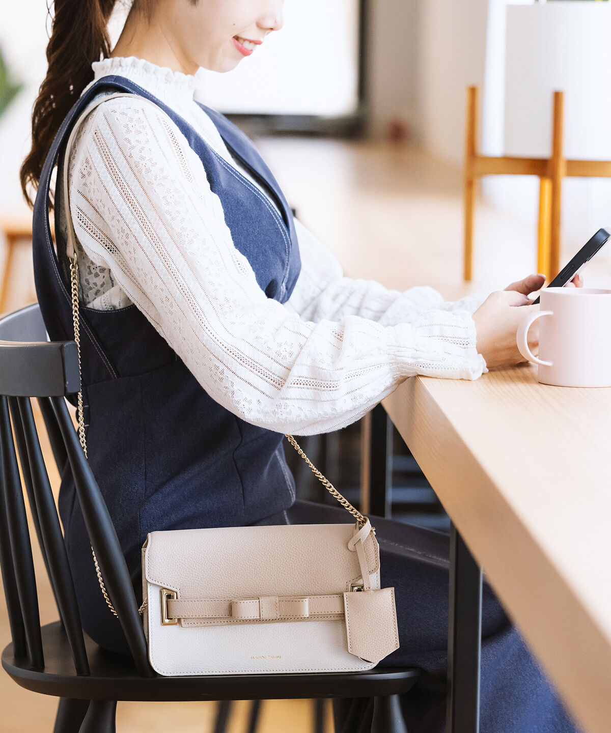 Samantha Thavasa「バイカラーエムシュシュⅡ ショルダーバッグ 大サイズ」|ショルダー・メッセンジャー|グレージュ