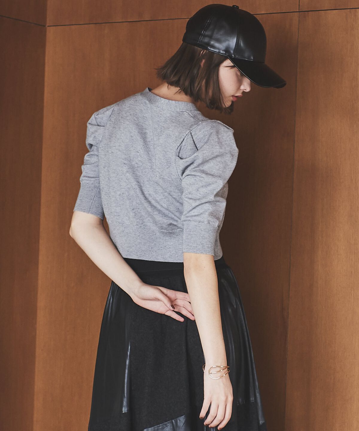 アンドクチュール「袖ギャザーVネックカーデプルオーバー」|ニット・セーター|