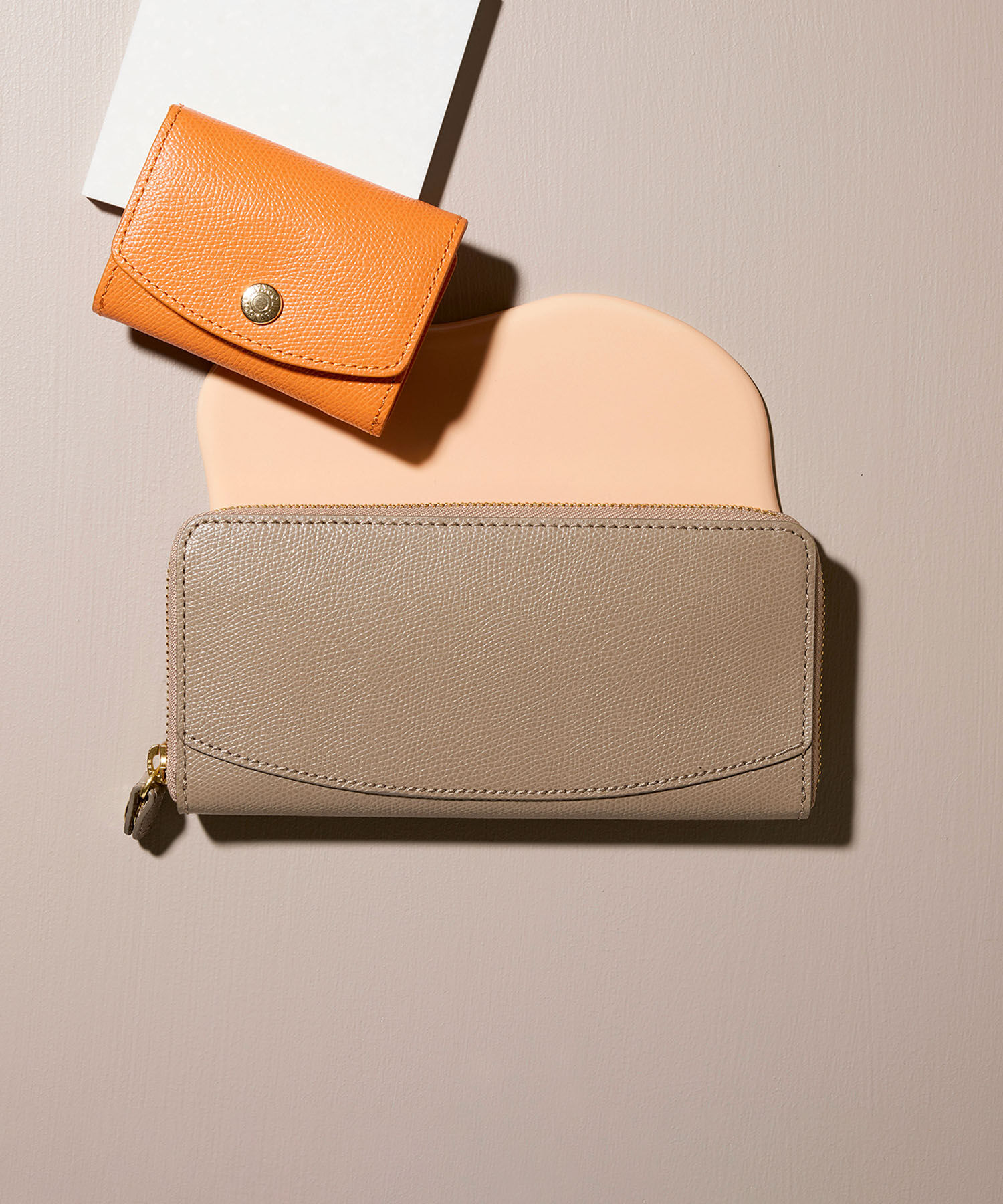 TOPKAPI 「[TOPKAPI]トプカピ 角シボ型押し・ ラウンド 長財布 COLORATO コロラート」|財布|グレー　