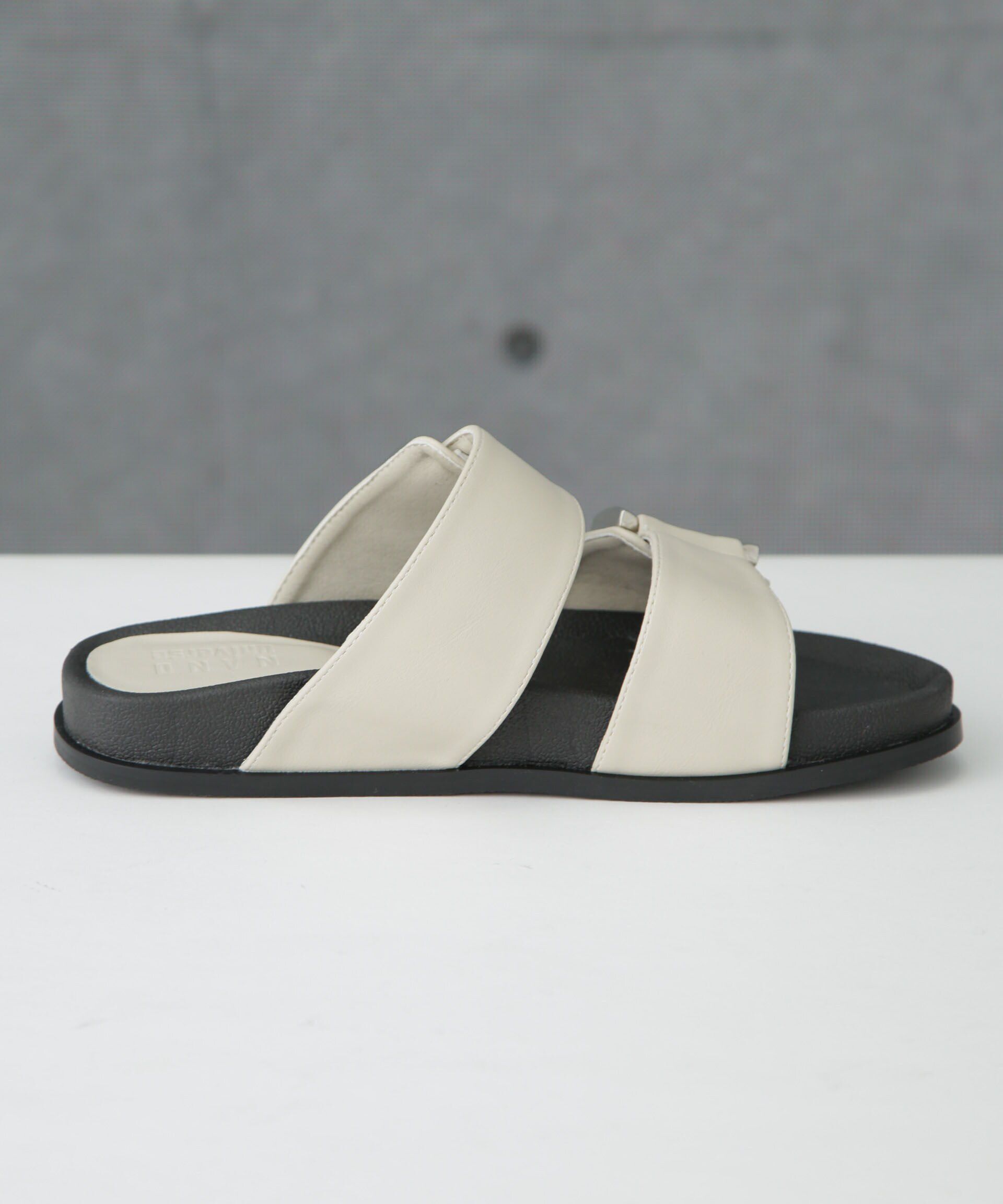 nano･universe「メタルバックルベルテッドサンダル」|サンダル|