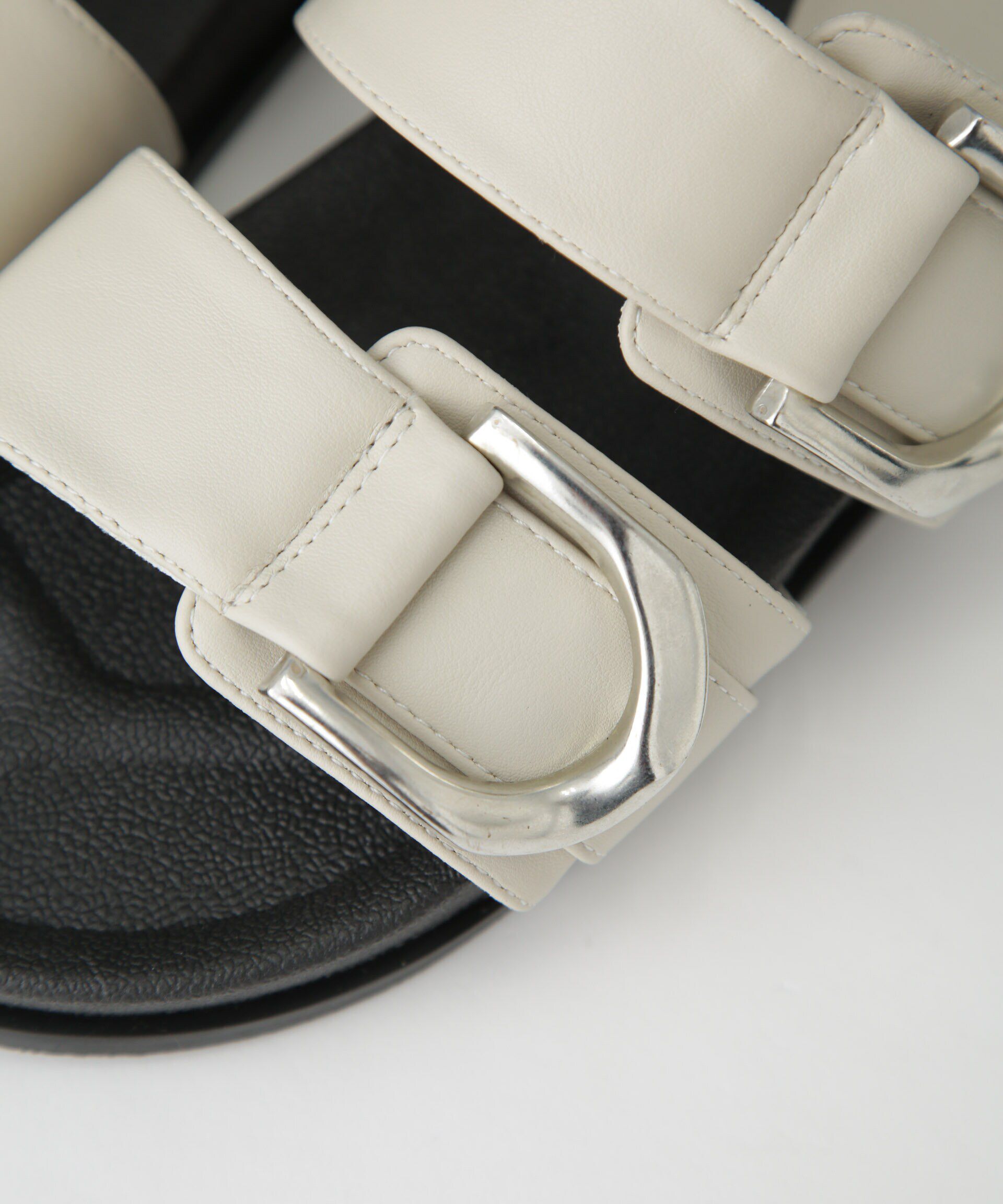 nano･universe「メタルバックルベルテッドサンダル」|サンダル|