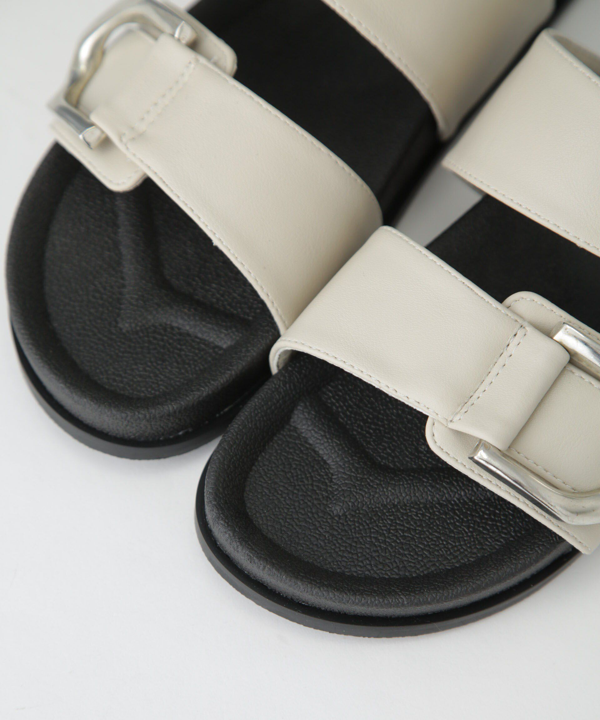 nano･universe「メタルバックルベルテッドサンダル」|サンダル|