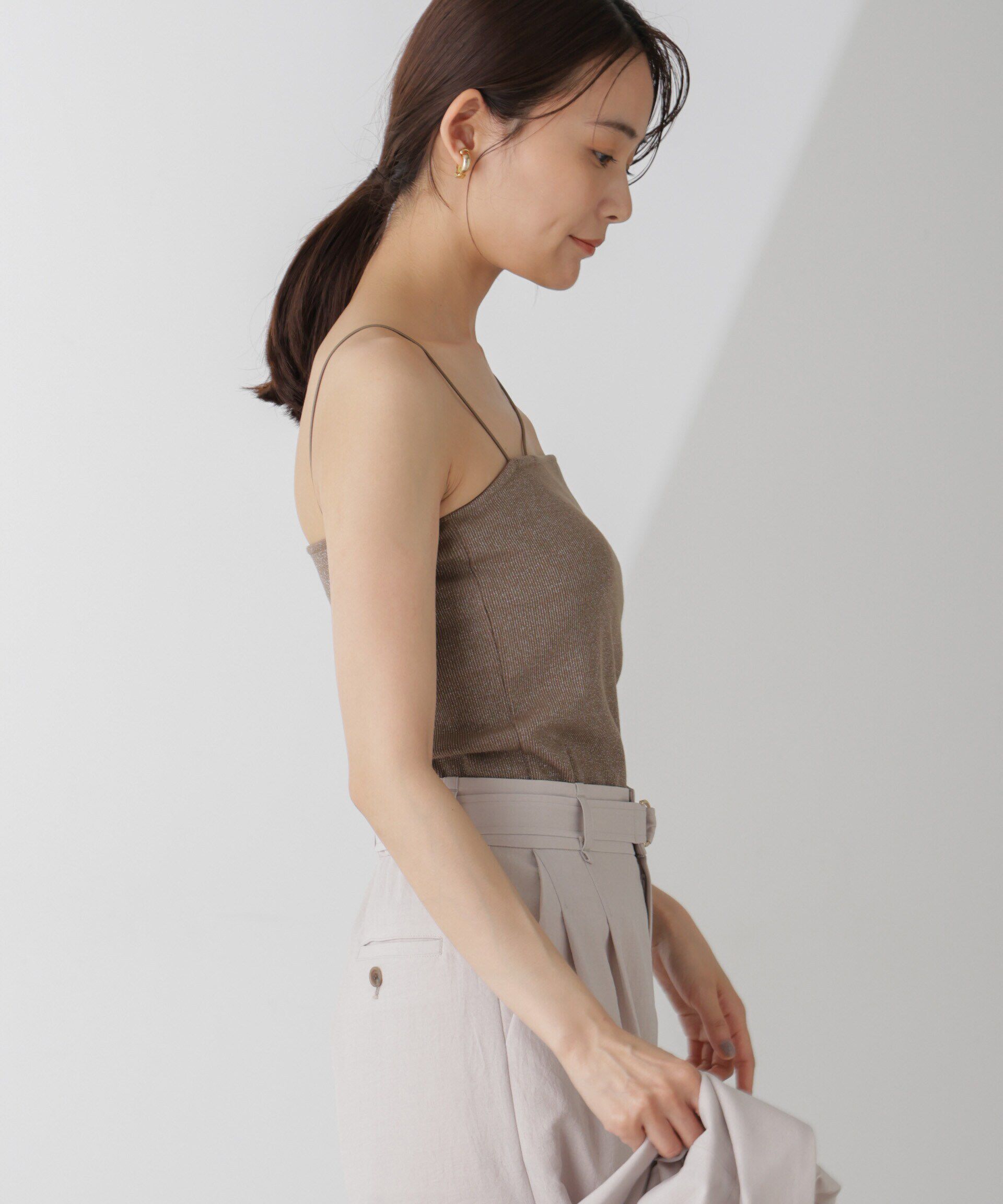 nano･universe「ラメテレコカップ付きアシメストラップキャミソール」|Tシャツ・カットソー|