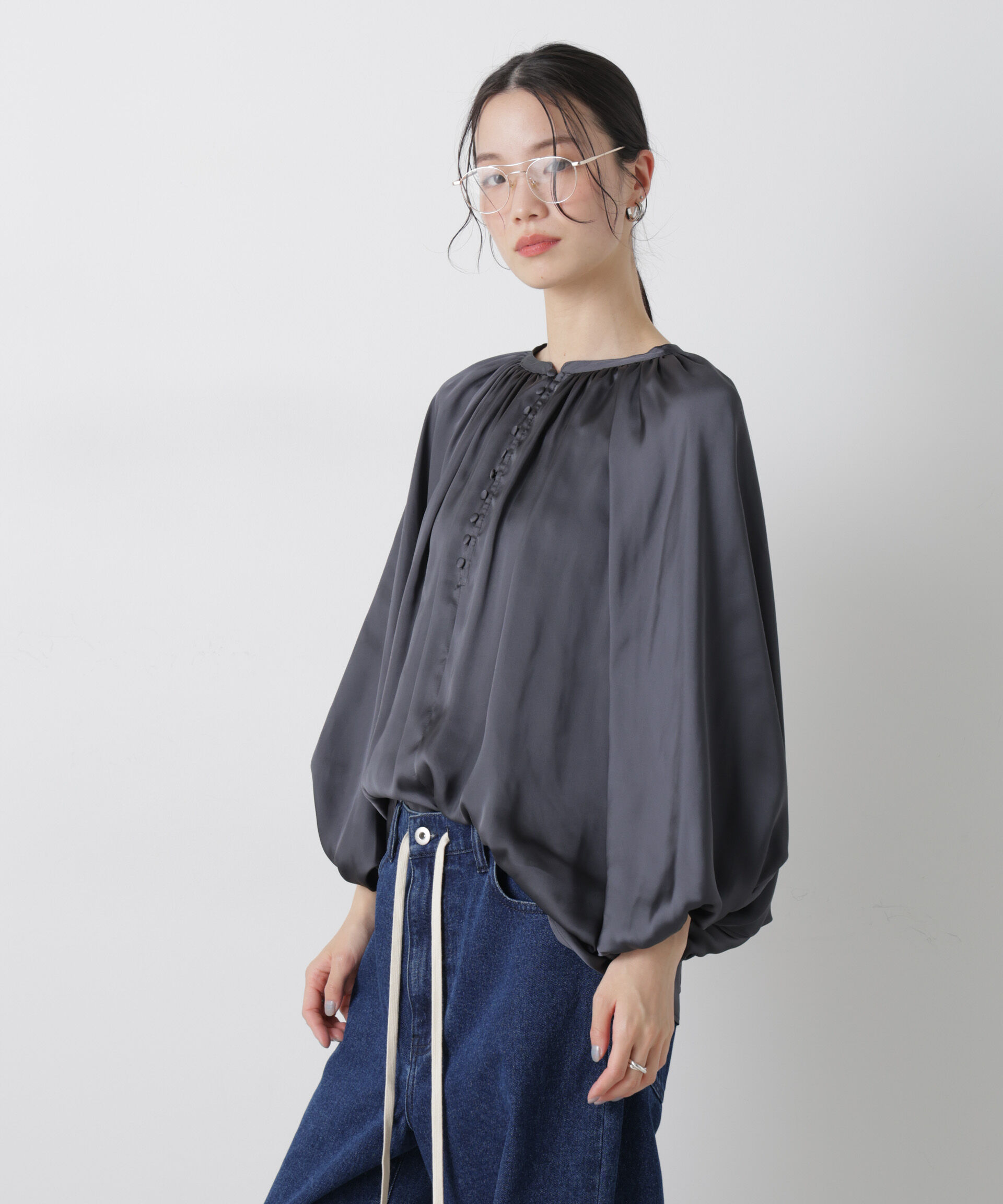 nano･universe「前後2wayサテンボリュームスリーブブラウス」|シャツ・ブラウス|