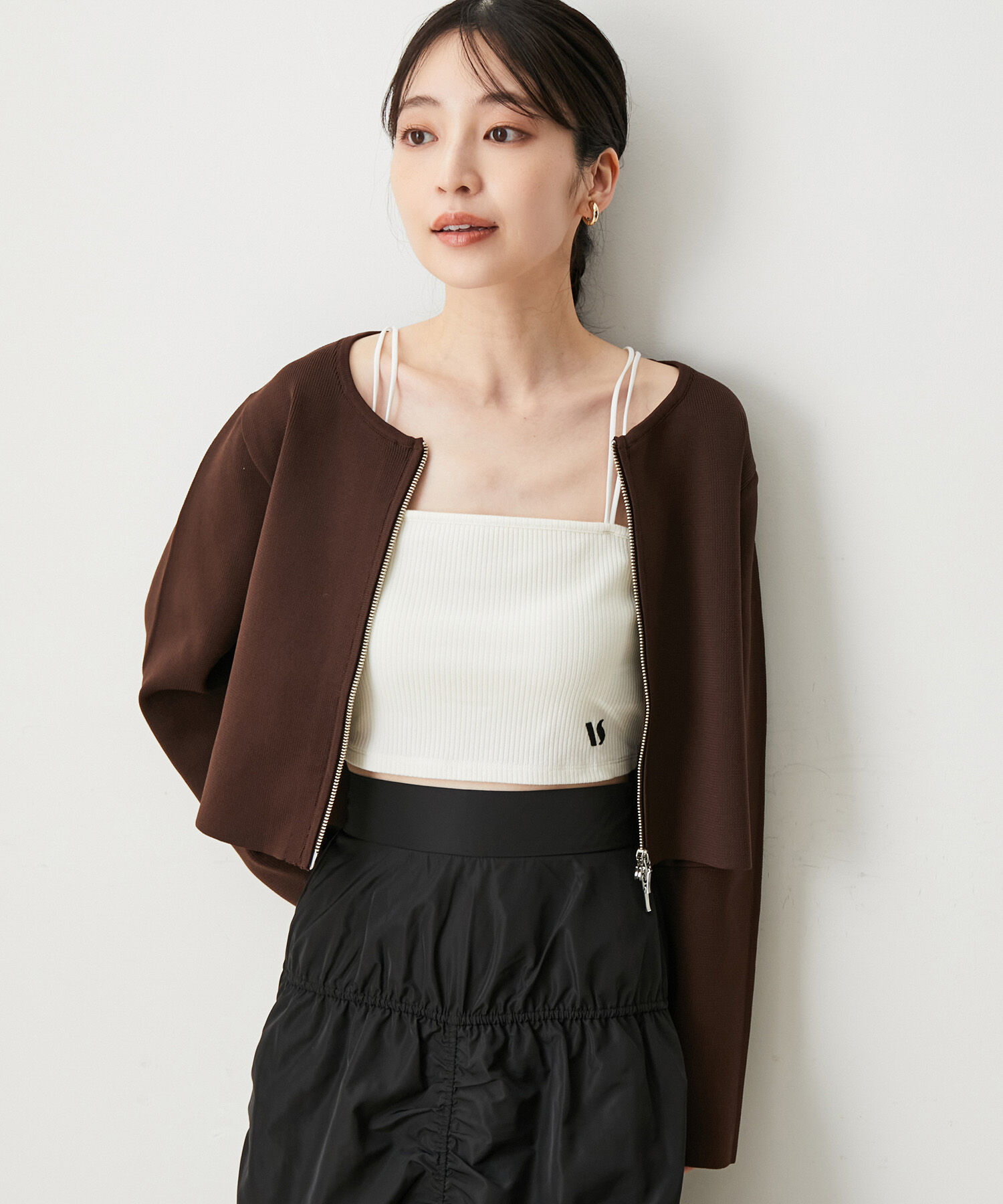 VIS「【ViVi12月号掲載】【選べる着丈】カップ付きロゴ刺繍キャミソール【洗える】」|キャミソール|