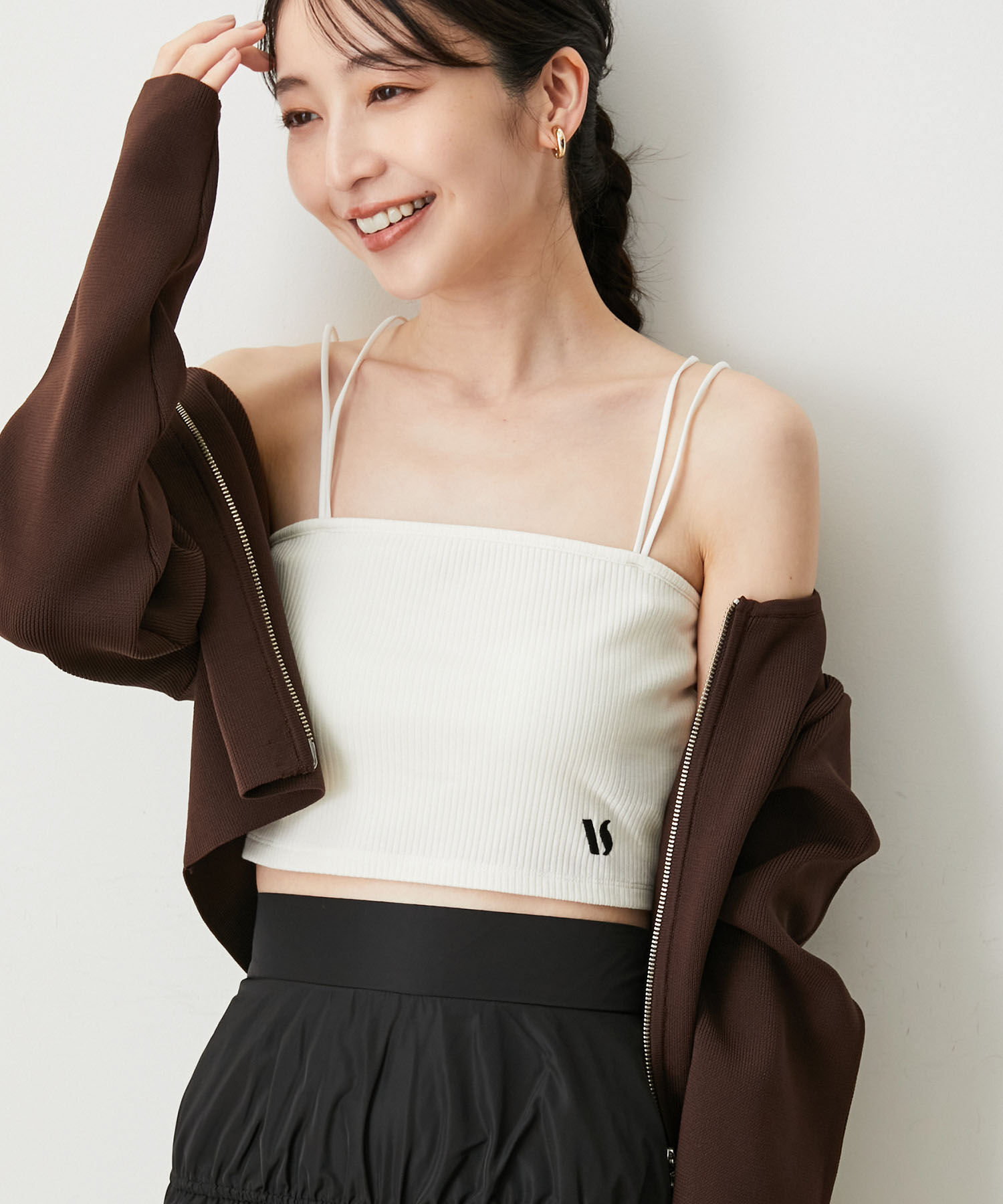 VIS「【ViVi12月号掲載】【選べる着丈】カップ付きロゴ刺繍キャミソール【洗える】」|キャミソール|オフホワイト(15)