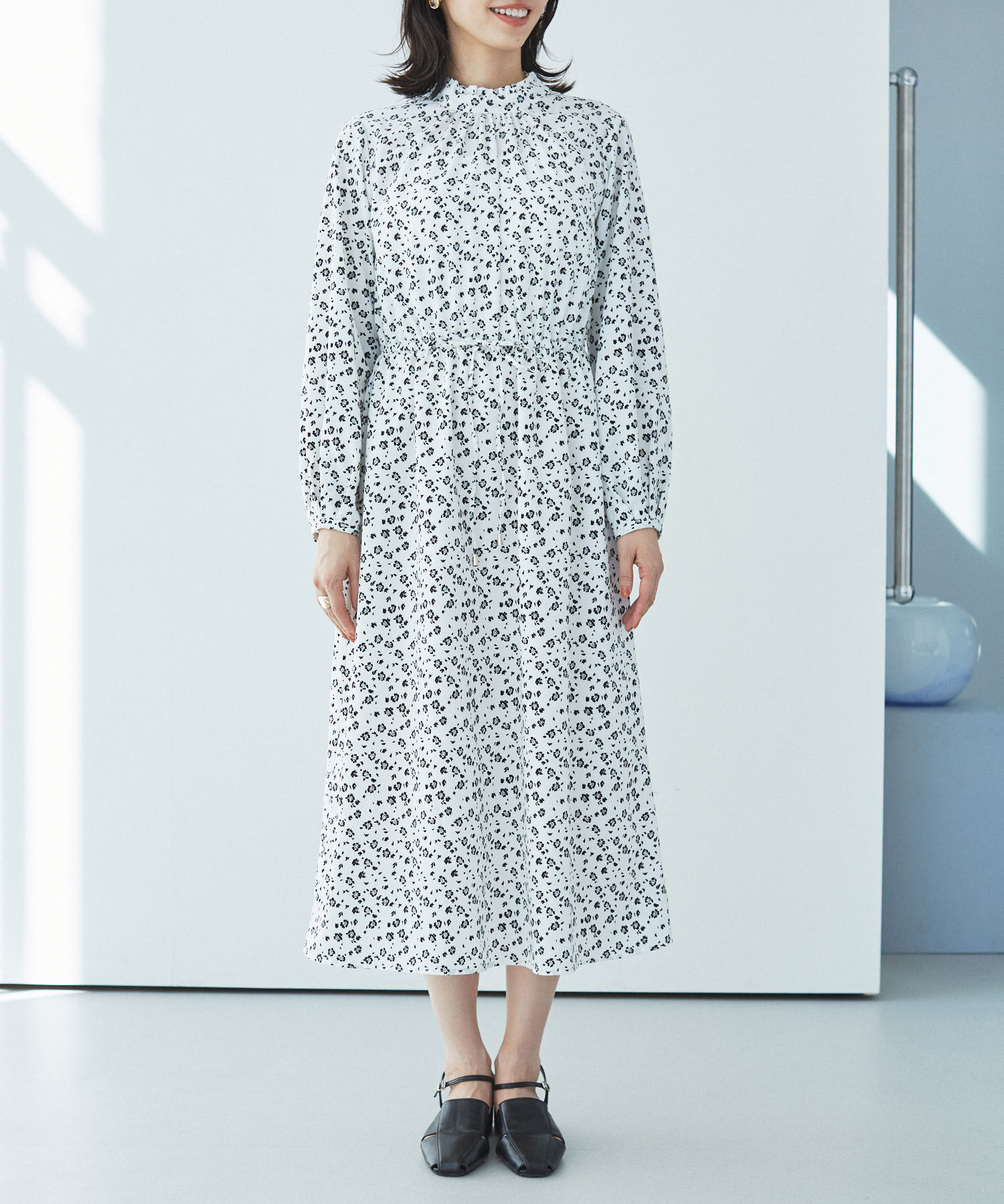 VIS「【一部店舗/WEB限定】【洗える】ハイネックフリルフラワープリントワンピース」|ワンピース|