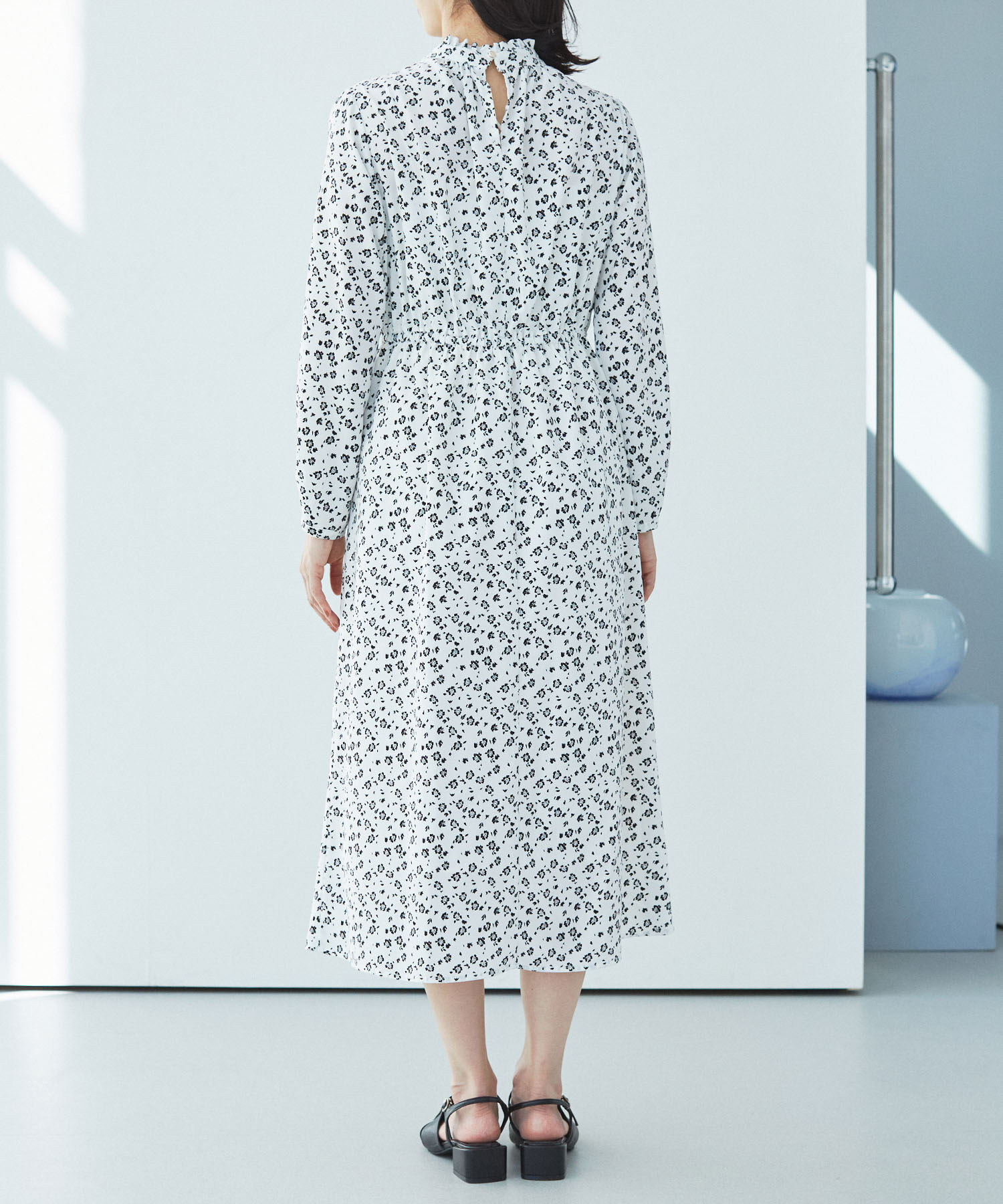 VIS「【一部店舗/WEB限定】【洗える】ハイネックフリルフラワープリントワンピース」|ワンピース|