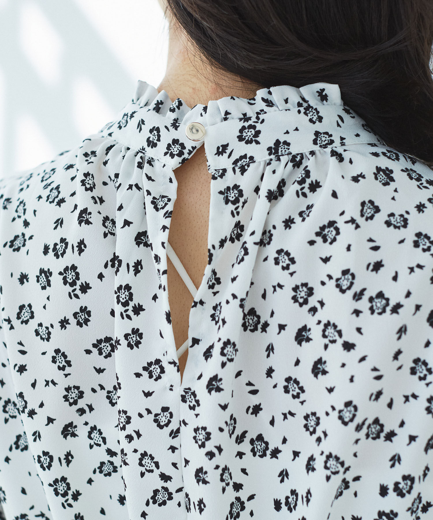 VIS「【一部店舗/WEB限定】【洗える】ハイネックフリルフラワープリントワンピース」|ワンピース|