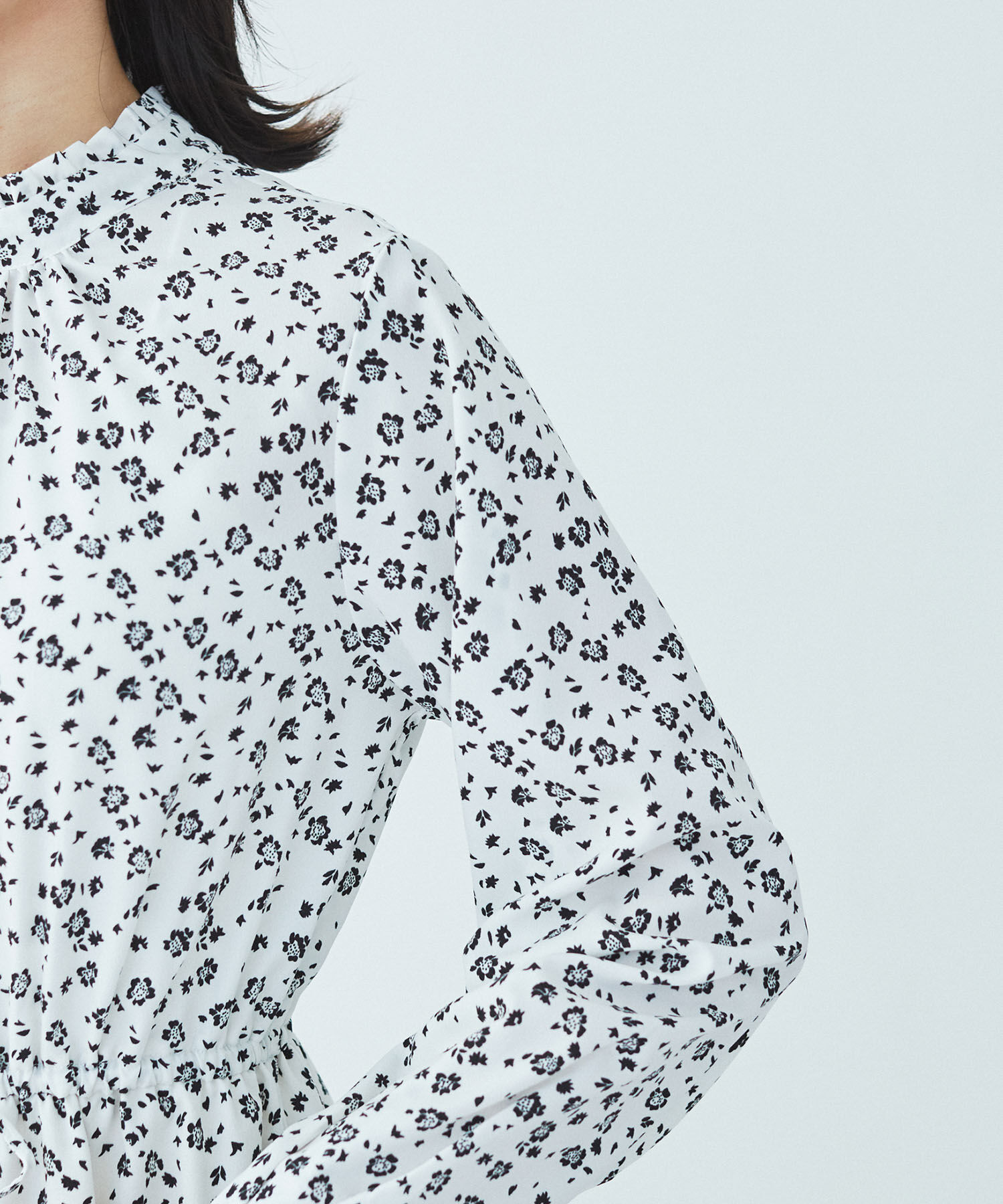 VIS「【一部店舗/WEB限定】【洗える】ハイネックフリルフラワープリントワンピース」|ワンピース|