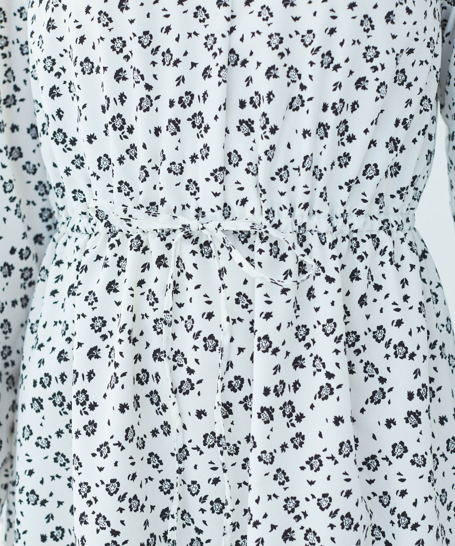 VIS「【一部店舗/WEB限定】【洗える】ハイネックフリルフラワープリントワンピース」|ワンピース|