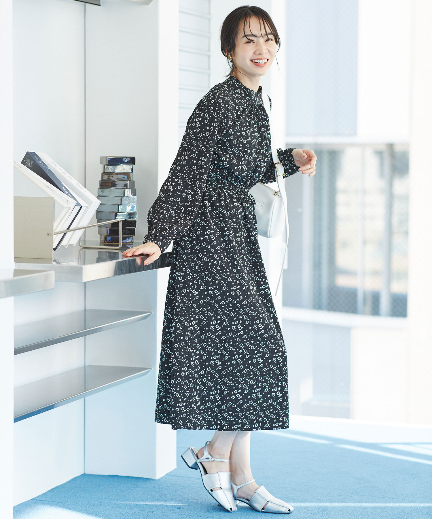 VIS「【一部店舗/WEB限定】【洗える】ハイネックフリルフラワープリントワンピース」|ワンピース|