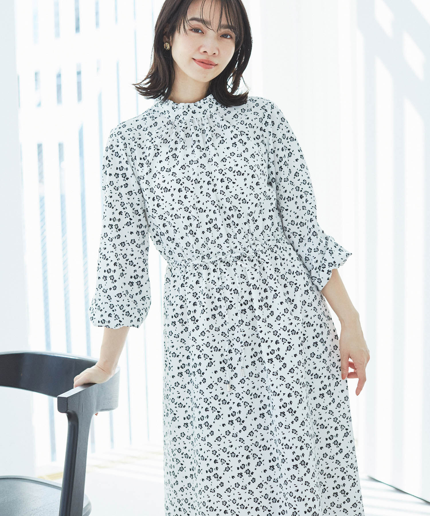 VIS「【一部店舗/WEB限定】【洗える】ハイネックフリルフラワープリントワンピース」|ワンピース|ホワイト系(11)