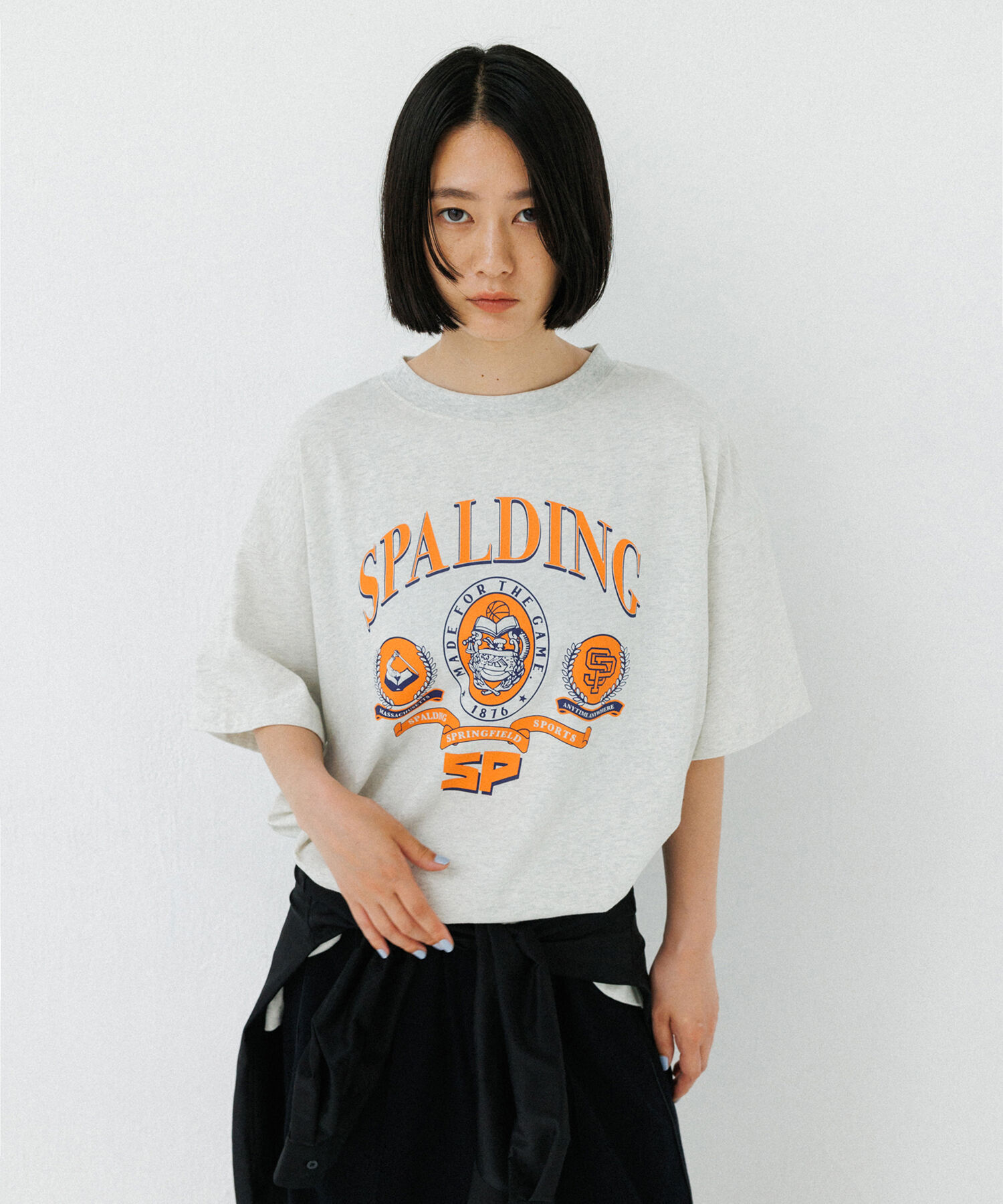 ADAM ET ROPE'「《別注》【SPALDING/スポルディング】COLLEGE BASKETBALL CLUB LIKE DESIGN TEE / UNISEX」|Tシャツ・カットソー|
