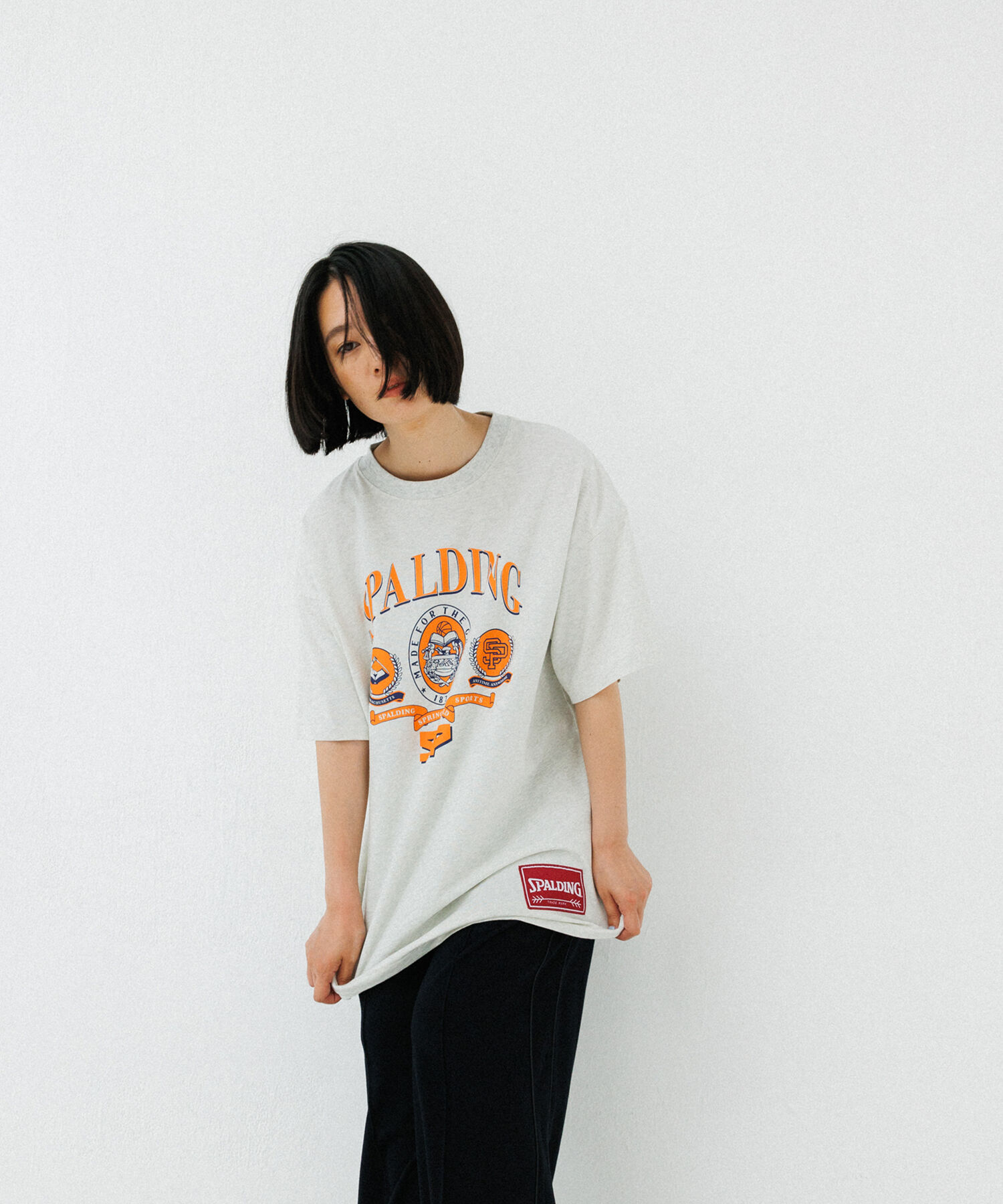 ADAM ET ROPE'「《別注》【SPALDING/スポルディング】COLLEGE BASKETBALL CLUB LIKE DESIGN TEE / UNISEX」|Tシャツ・カットソー|