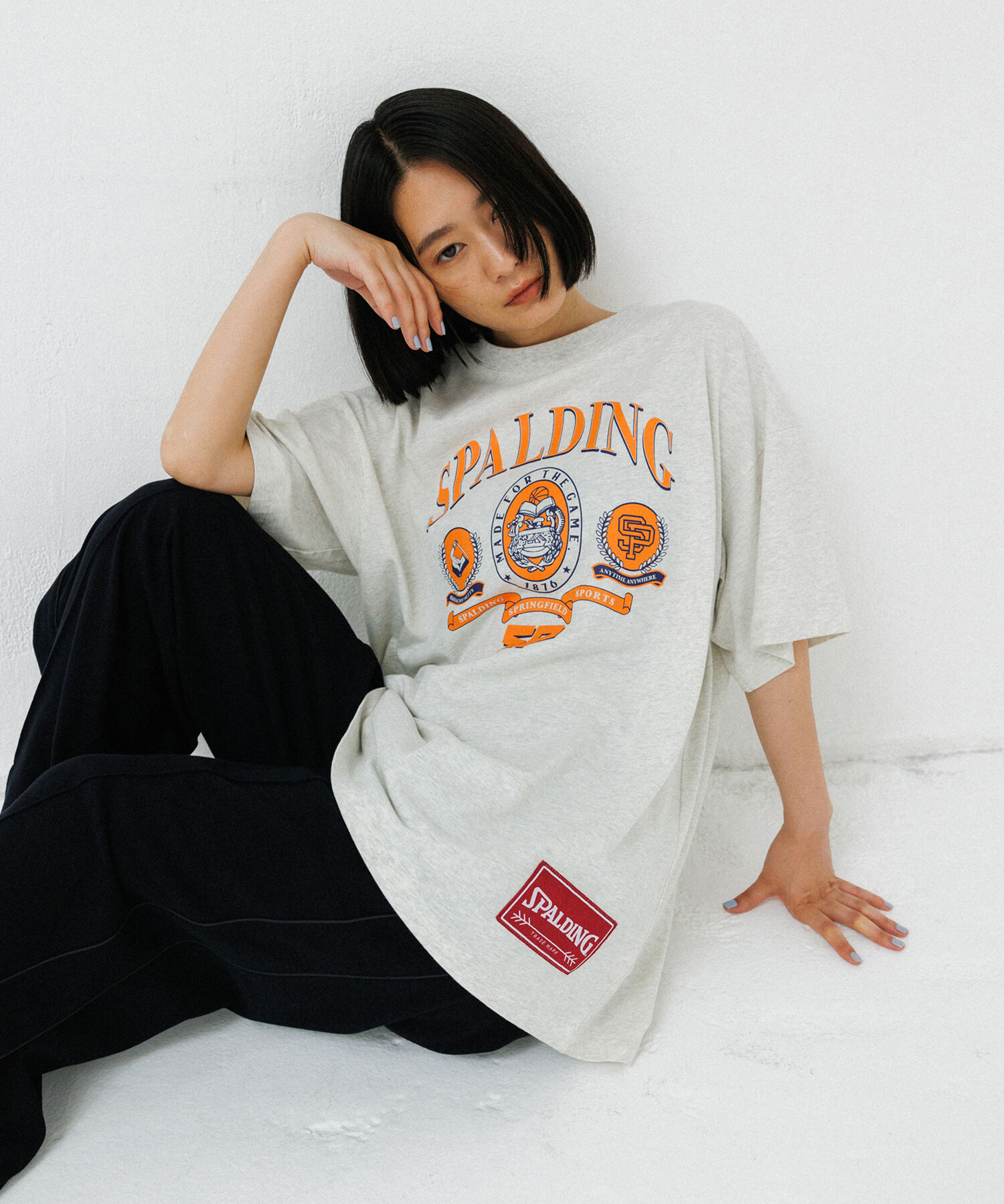 ADAM ET ROPE'「《別注》【SPALDING/スポルディング】COLLEGE BASKETBALL CLUB LIKE DESIGN TEE / UNISEX」|Tシャツ・カットソー|