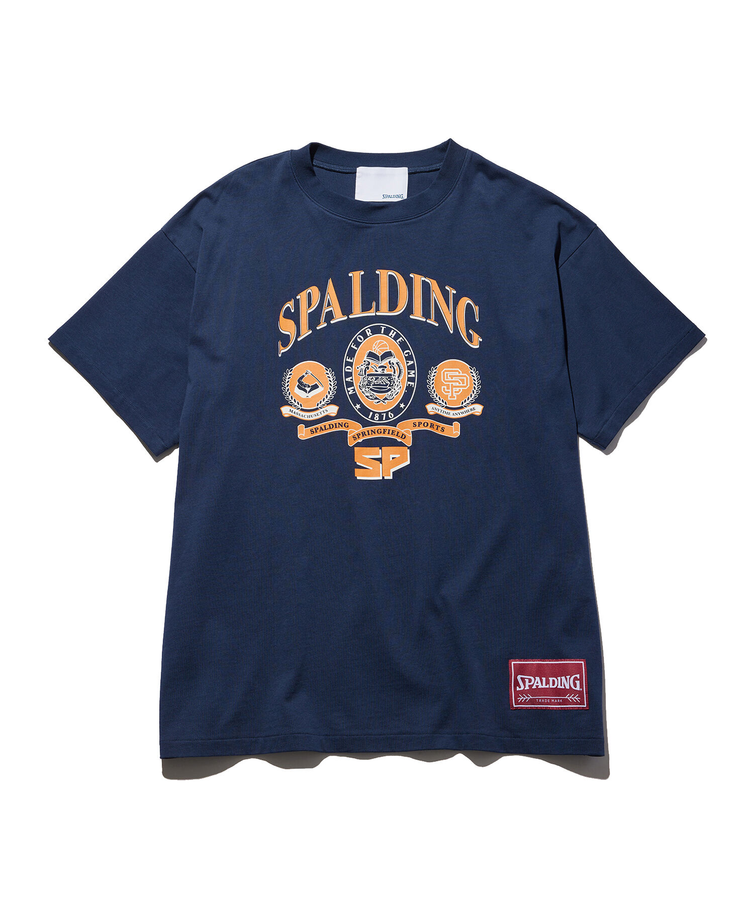 ADAM ET ROPE'「《別注》【SPALDING/スポルディング】COLLEGE BASKETBALL CLUB LIKE DESIGN TEE / UNISEX」|Tシャツ・カットソー|ネイビー(40)