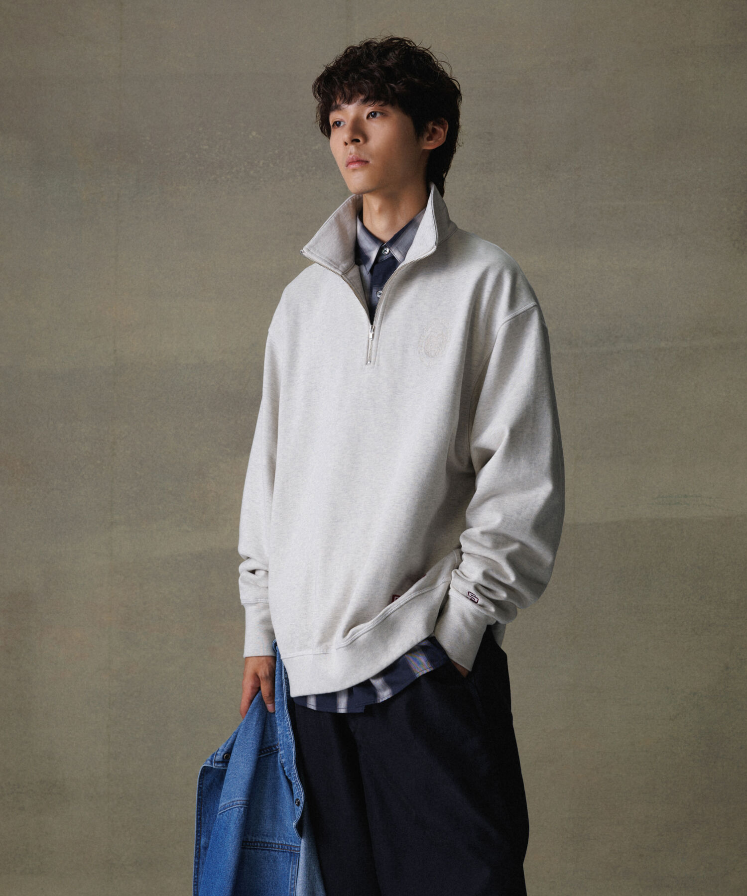 ADAM ET ROPE'「《別注》【SPALDING/スポルディング】EMBROIDERY HALF ZIP POLO SWEAT / UNISEX」|スウェット・ジャージ|