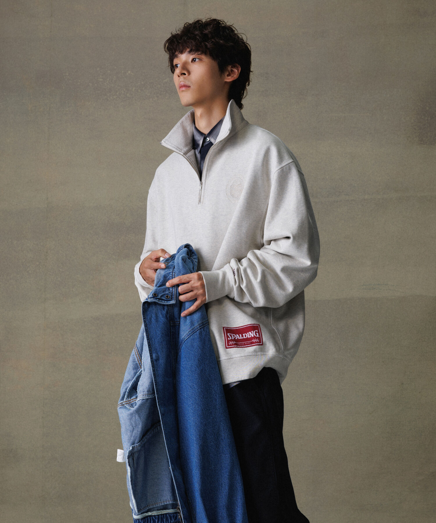 ADAM ET ROPE'「《別注》【SPALDING/スポルディング】EMBROIDERY HALF ZIP POLO SWEAT / UNISEX」|スウェット・ジャージ|