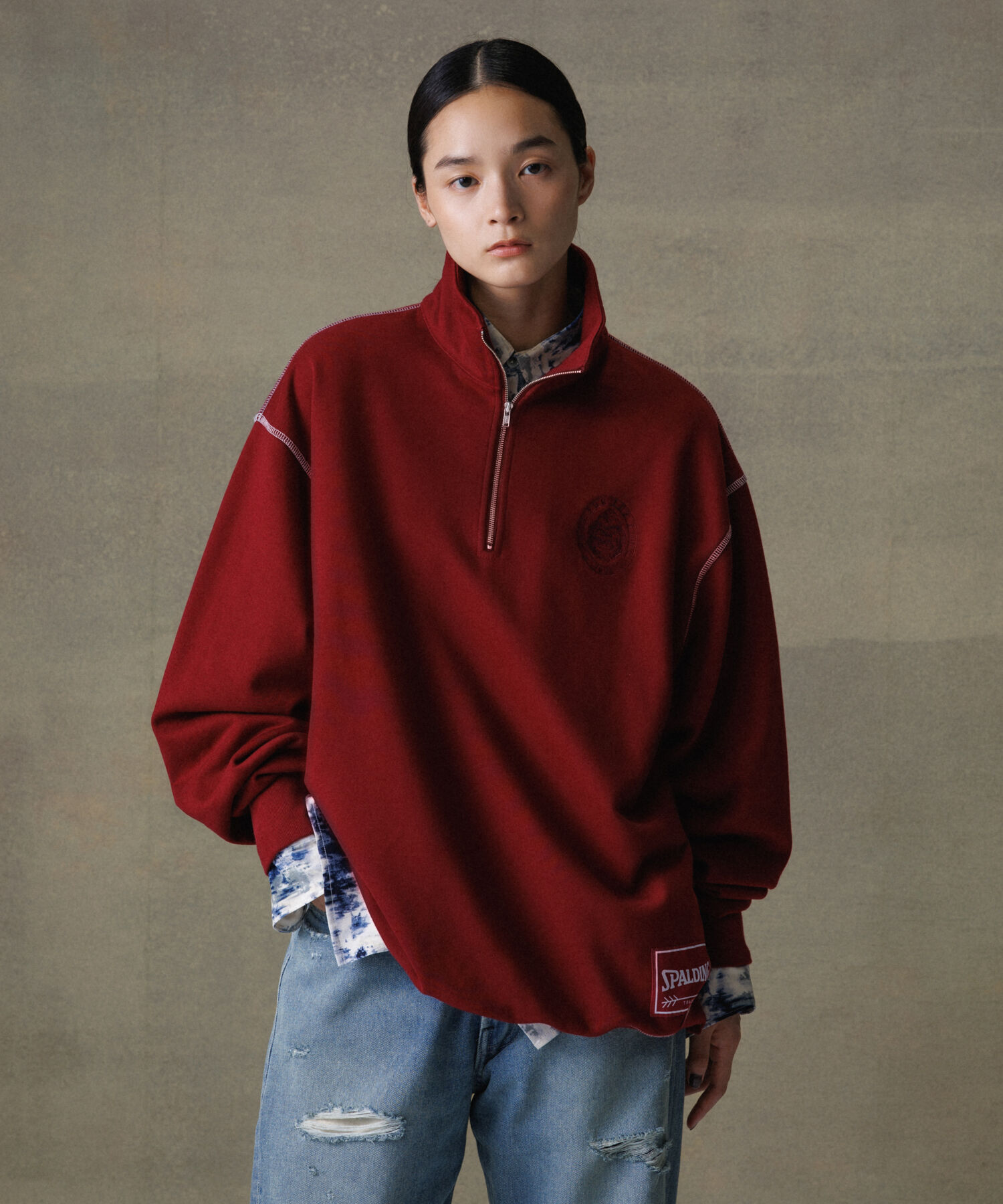 ADAM ET ROPE'「《別注》【SPALDING/スポルディング】EMBROIDERY HALF ZIP POLO SWEAT / UNISEX」|スウェット・ジャージ|ワイン(66)