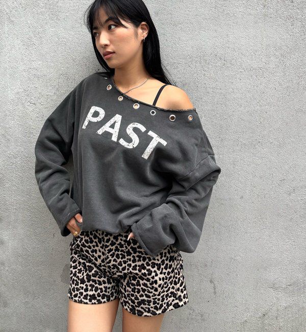  「EYELET OFF-SHOULDER LOGO SWEAT」|Tシャツ・カットソー|