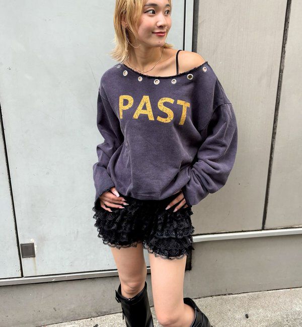  「EYELET OFF-SHOULDER LOGO SWEAT」|Tシャツ・カットソー|