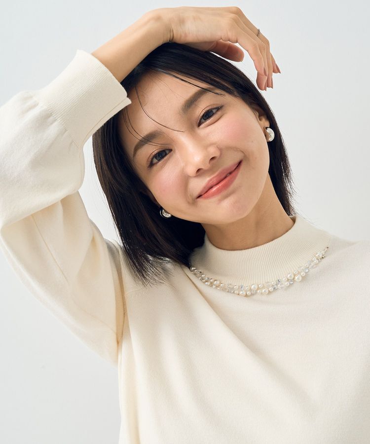 earth music&ecology「パール&ビジューハイネックプルオーバー」|ニット・セーター|