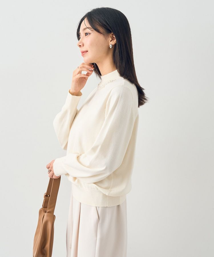 earth music&ecology「パール&ビジューハイネックプルオーバー」|ニット・セーター|