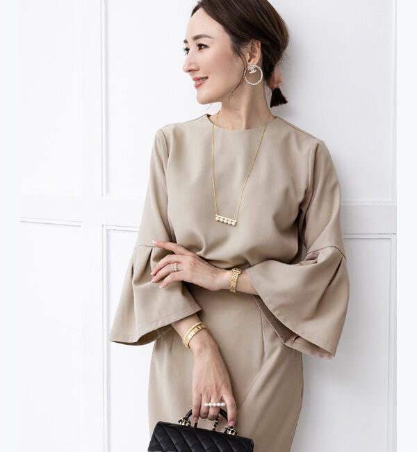 ur's「【星玲奈さんコラボアイテム】タックフレアスリーブトップス」|シャツ・ブラウス|グレージュ