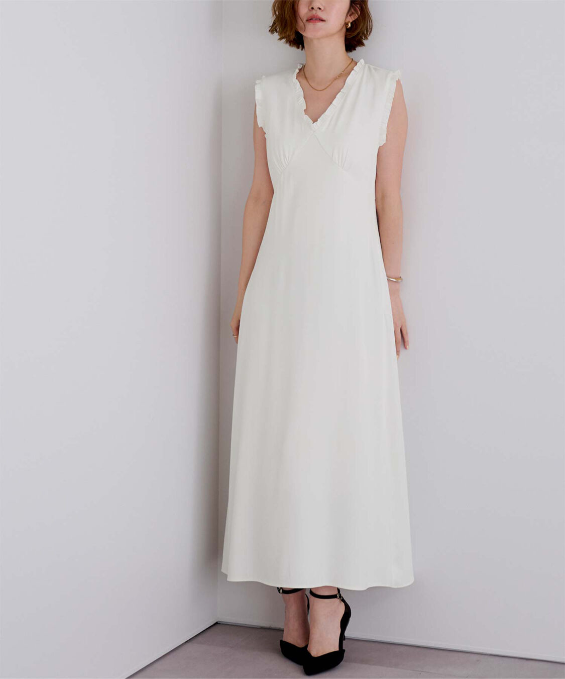 ur's「フリルデザインVネックロングワンピース」|ワンピース|