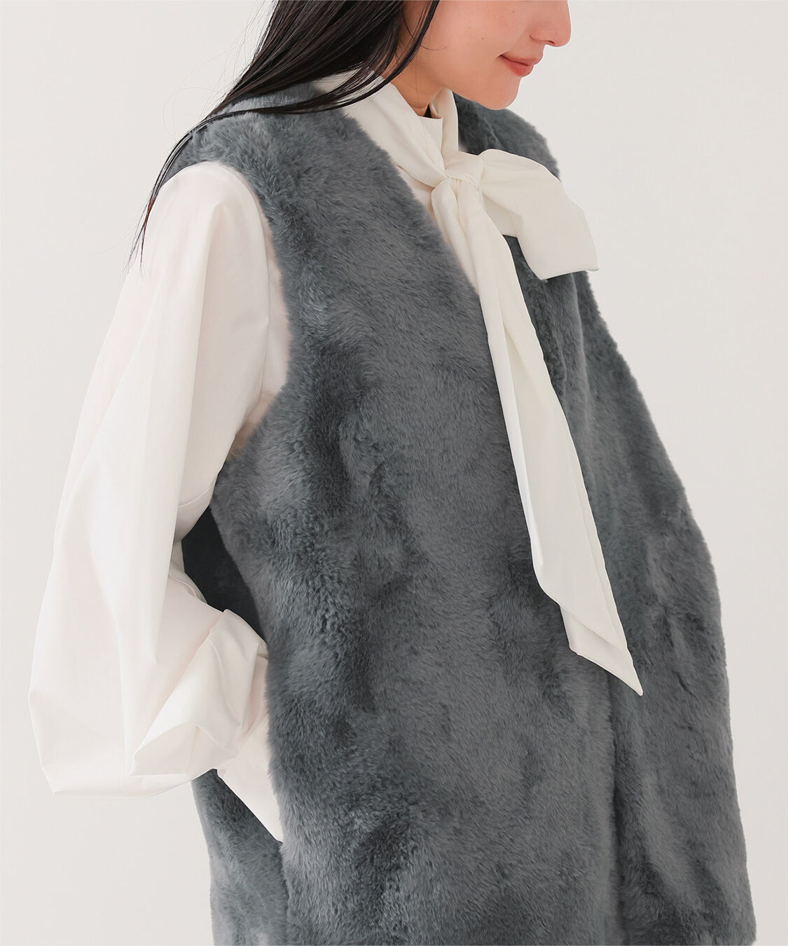 ur's「フェイクファーノーカラージレ」|ベスト・ジレ|