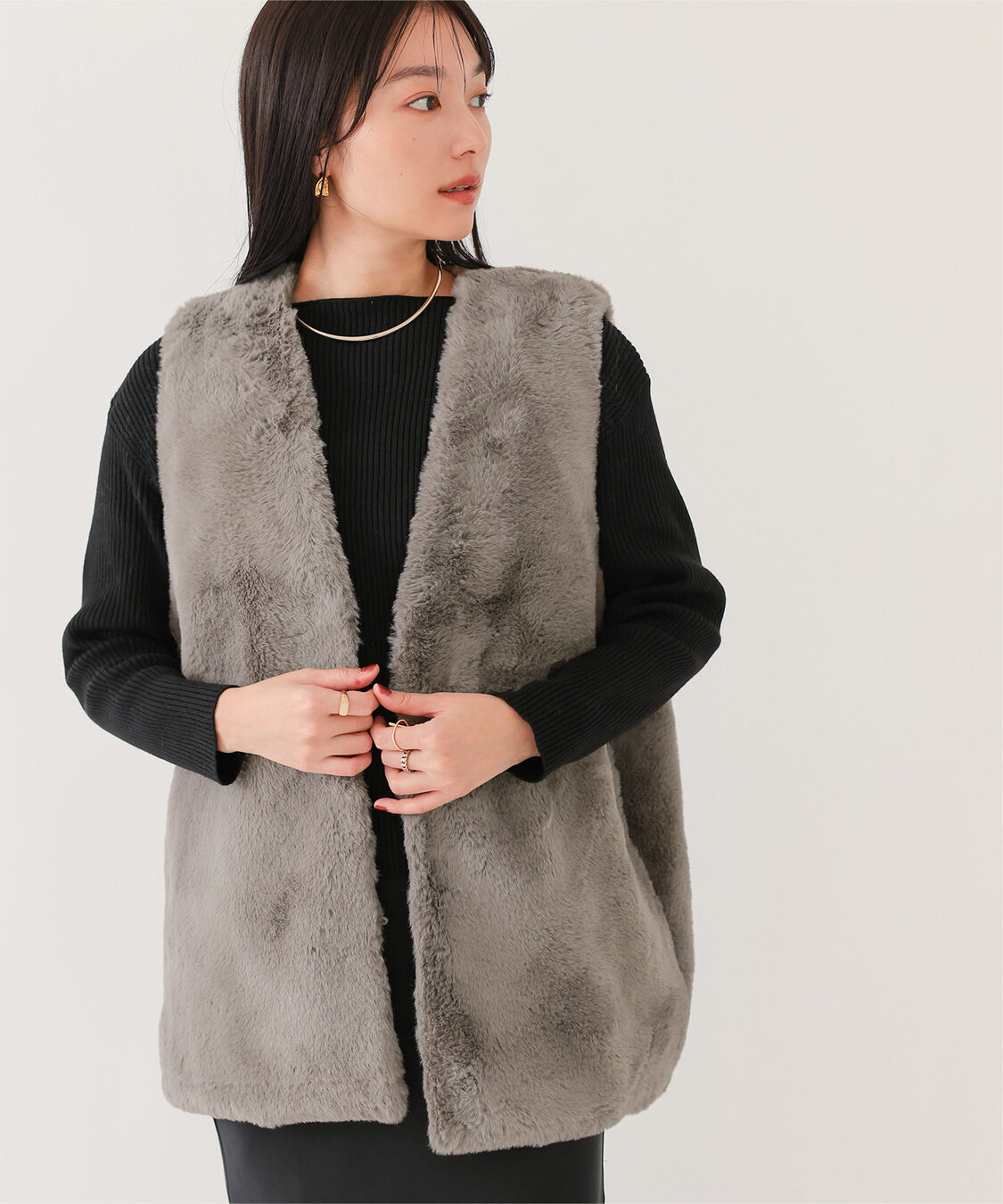 ur's「フェイクファーノーカラージレ」|ベスト・ジレ|グレージュ