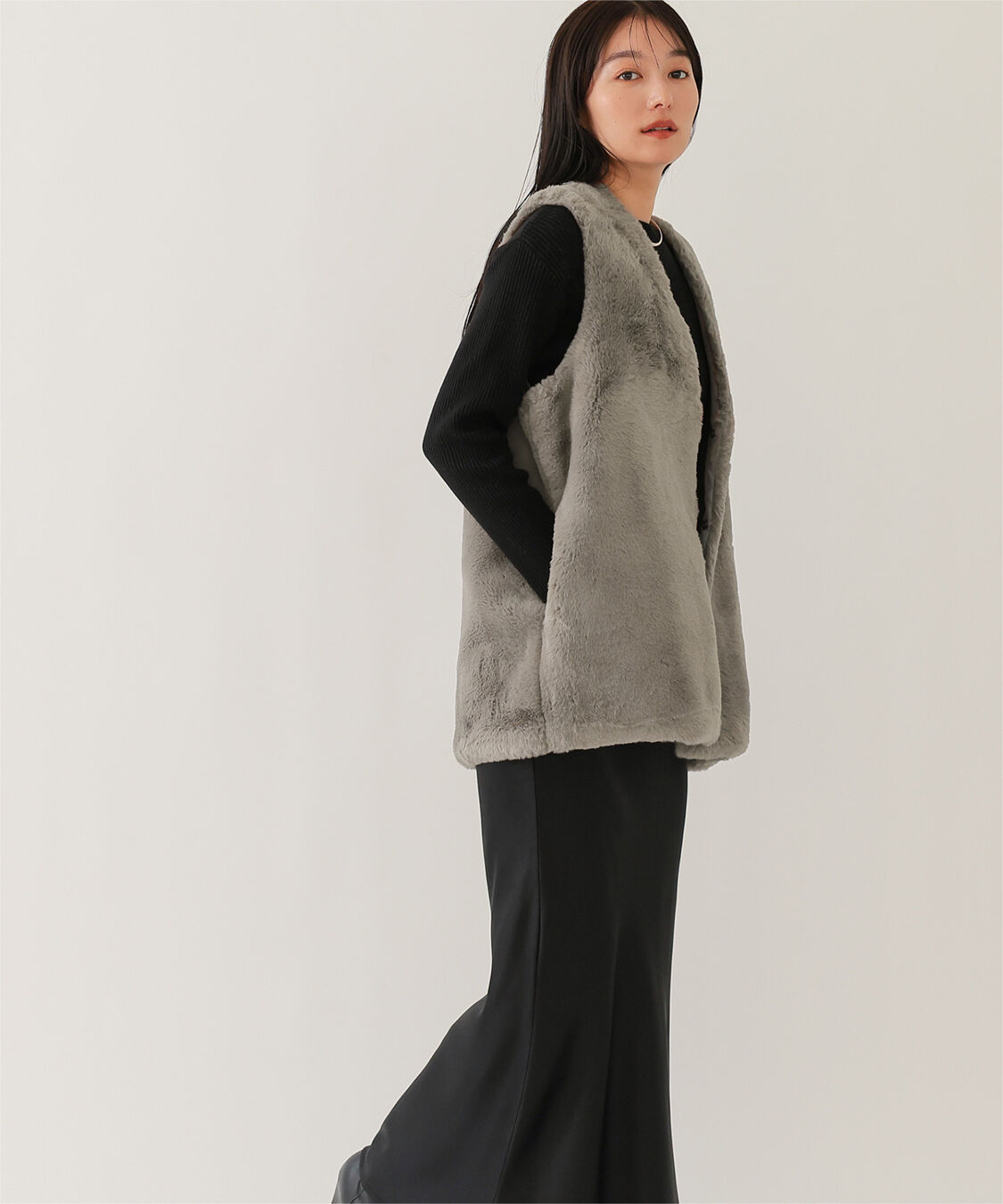 ur's「フェイクファーノーカラージレ」|ベスト・ジレ|