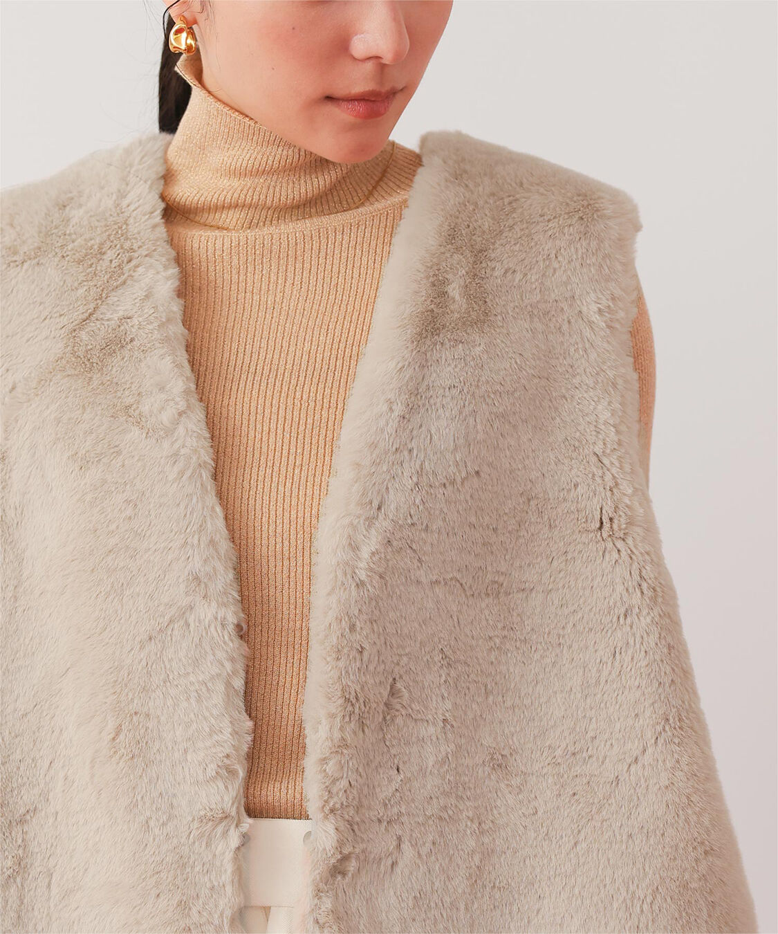 ur's「フェイクファーノーカラージレ」|ベスト・ジレ|