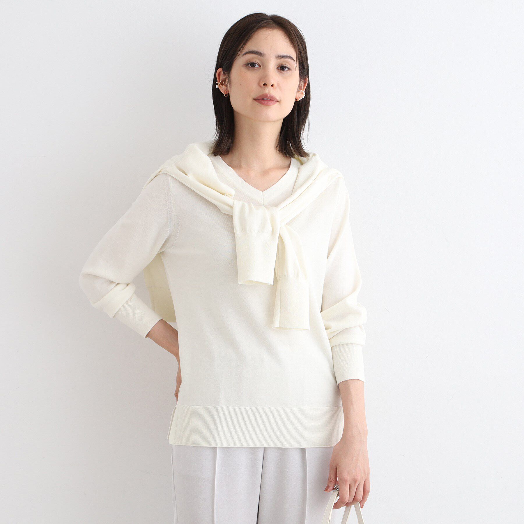 INDIVI「【ウール100%】エクストラファインメリノ Vネックニット」|ニット・セーター|オフホワイト(003