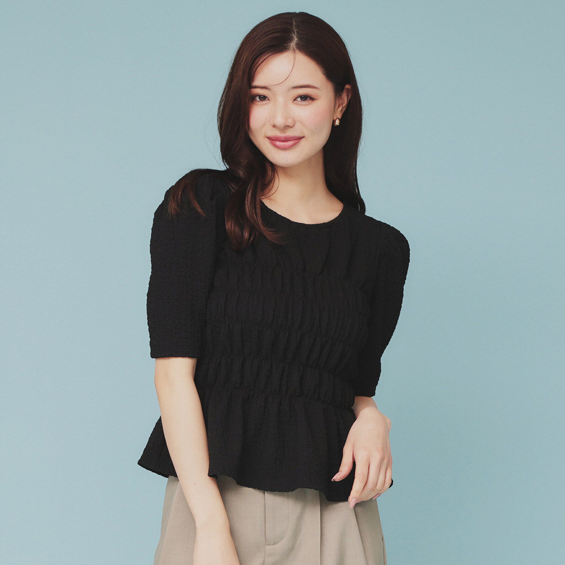 index「シャーリングペプラムトップス【洗濯機洗い可】」|Tシャツ・カットソー|ブラック(019)