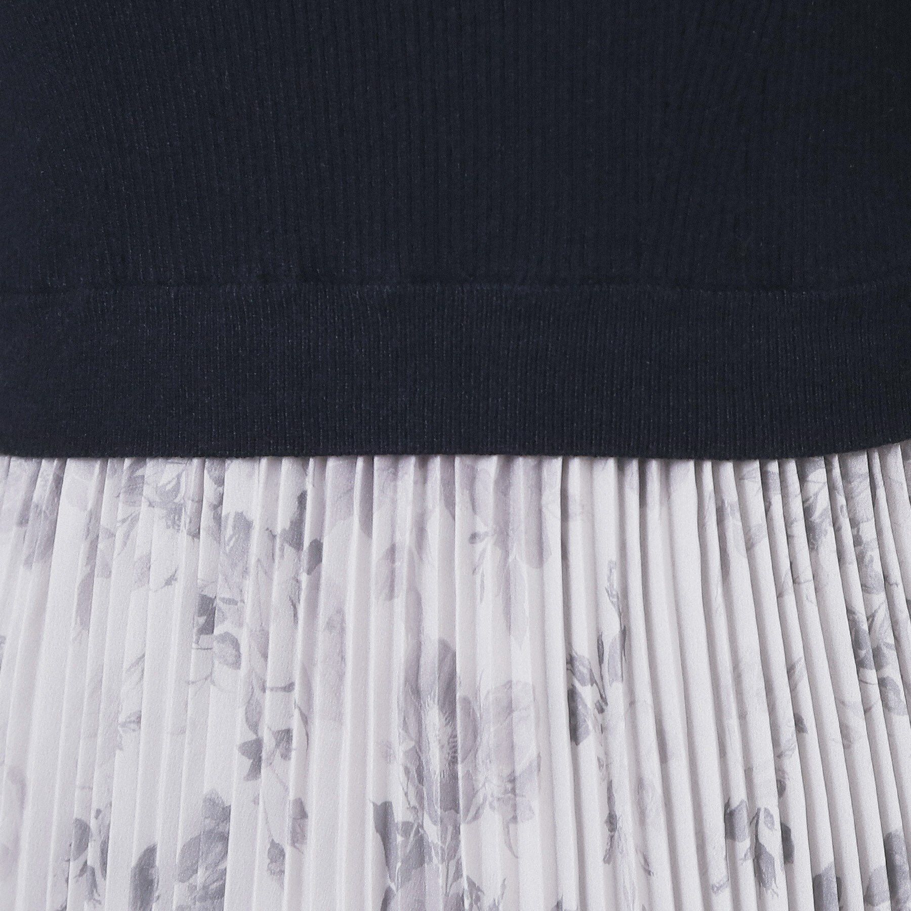 index「フラワープリーツドッキングニットワンピース【洗濯機OK】」|ワンピース|