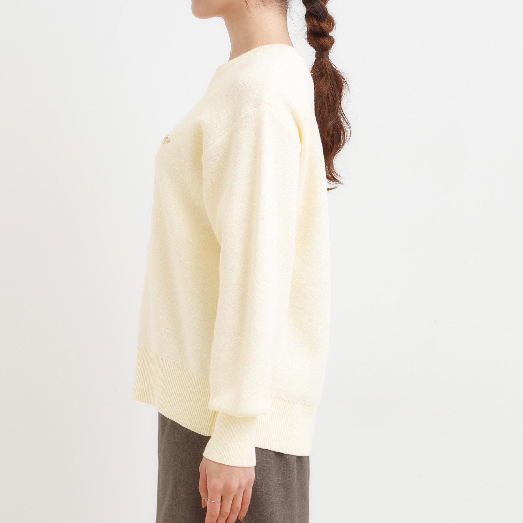 SHOO･LA･RUE「【洗濯機可/ちくちくしにくい】大人のための スウェットライク刺繍ロゴニット」|ニット・セーター|