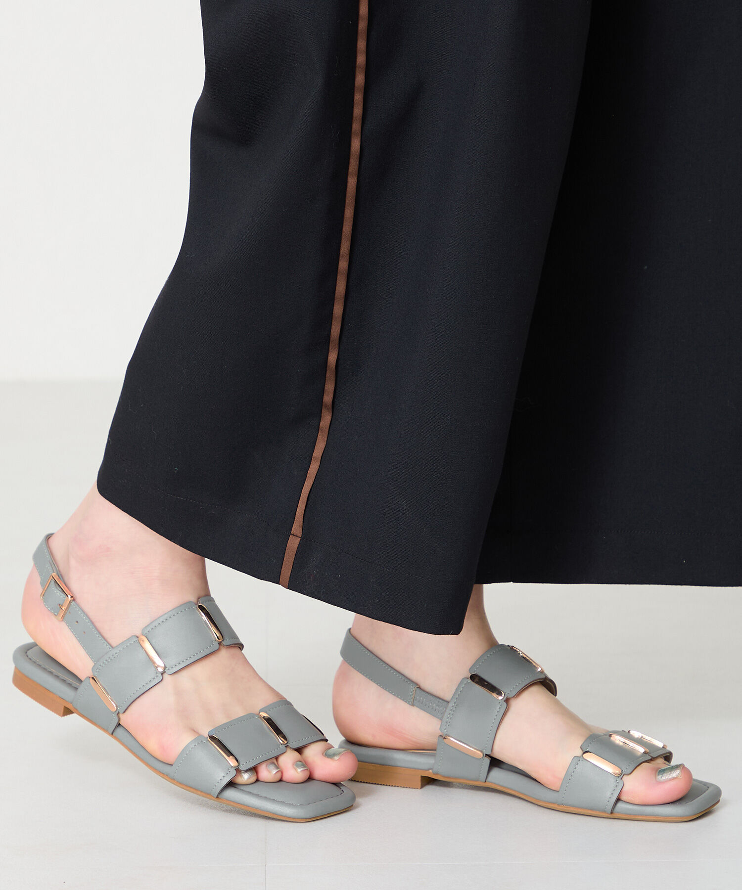 WA Oriental TRaffic「●2025春夏新作●ゴールドモチーフフラットサンダル/52211 サンダル フラット スクエアトゥ クッション」|サンダル|