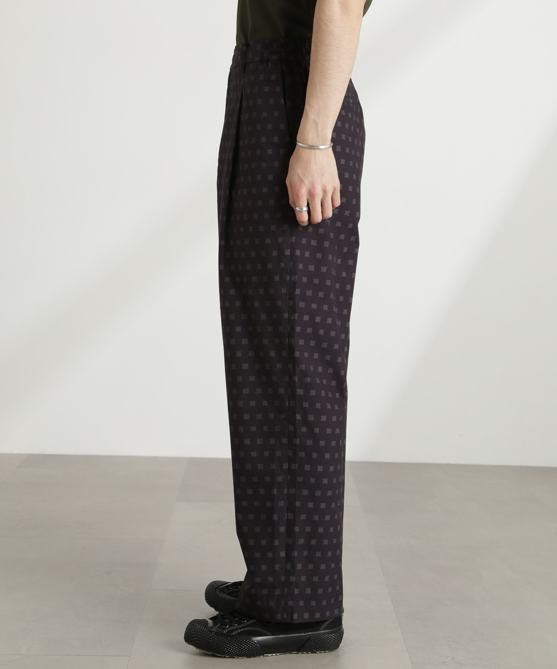 nano･universe「オリジナルパターンイージーパンツ」|チノ|